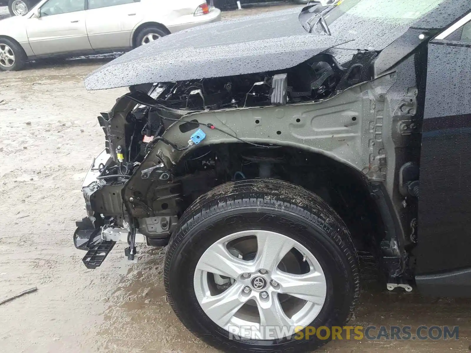 9 Photograph of a damaged car JTMP1RFV8KD520364 TOYOTA RAV4 2019