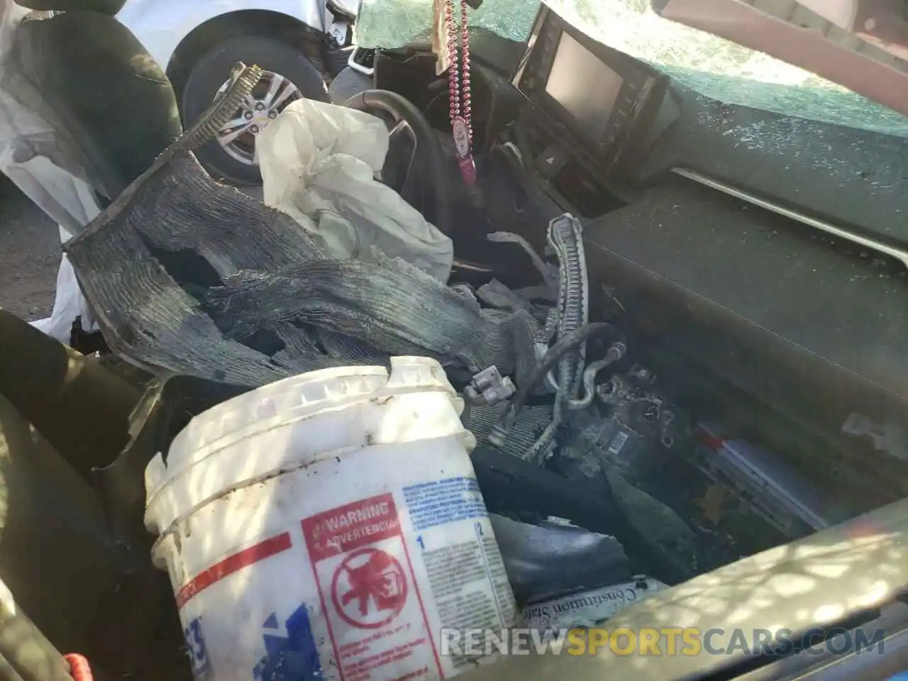 5 Photograph of a damaged car JTMP1RFV8KJ003874 TOYOTA RAV4 2019