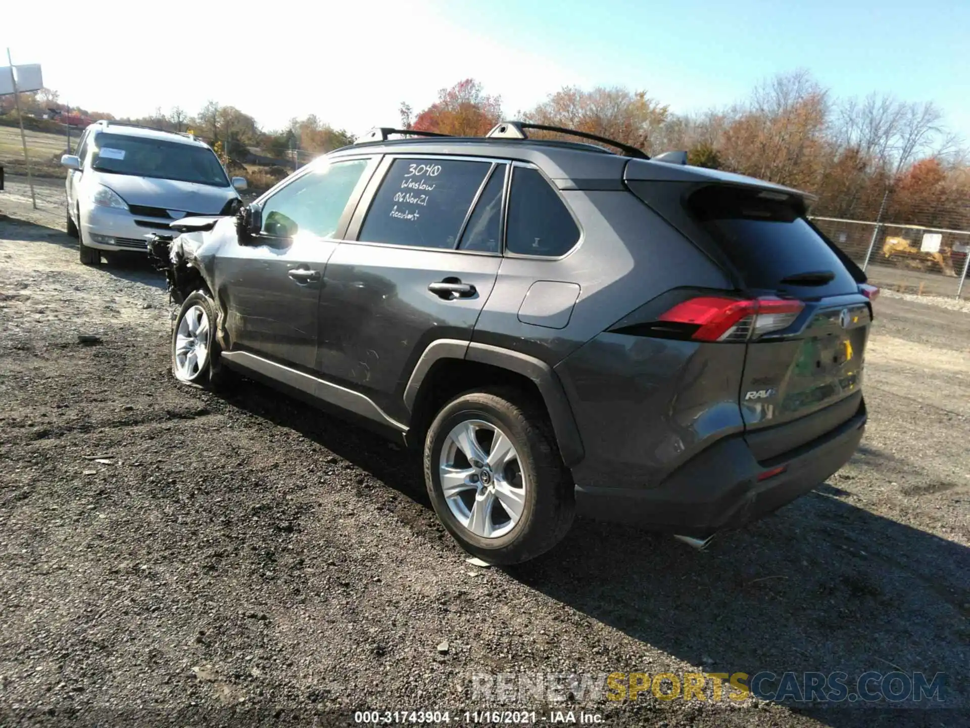 3 Фотография поврежденного автомобиля JTMP1RFV8KJ007228 TOYOTA RAV4 2019