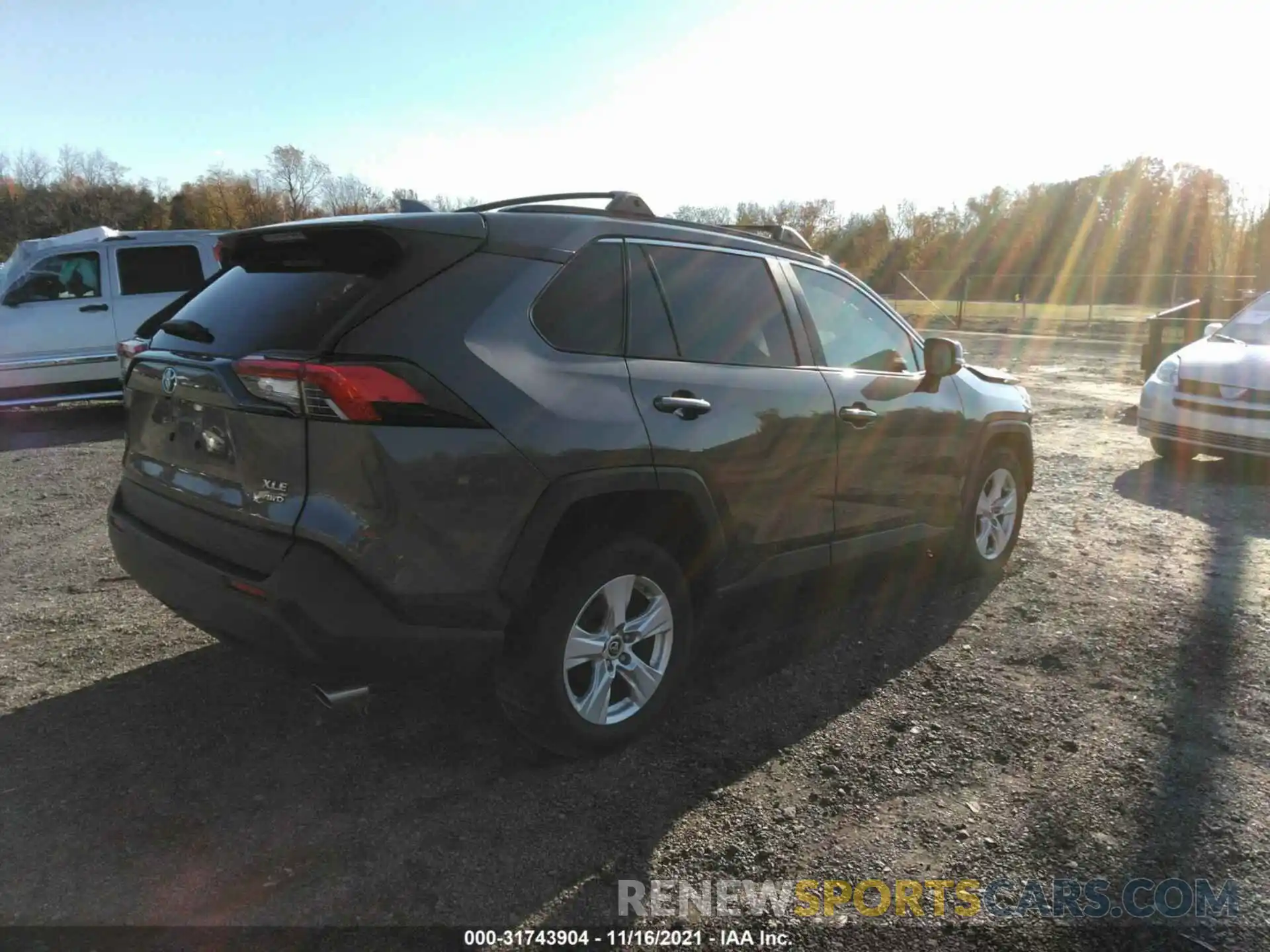 4 Photograph of a damaged car JTMP1RFV8KJ007228 TOYOTA RAV4 2019