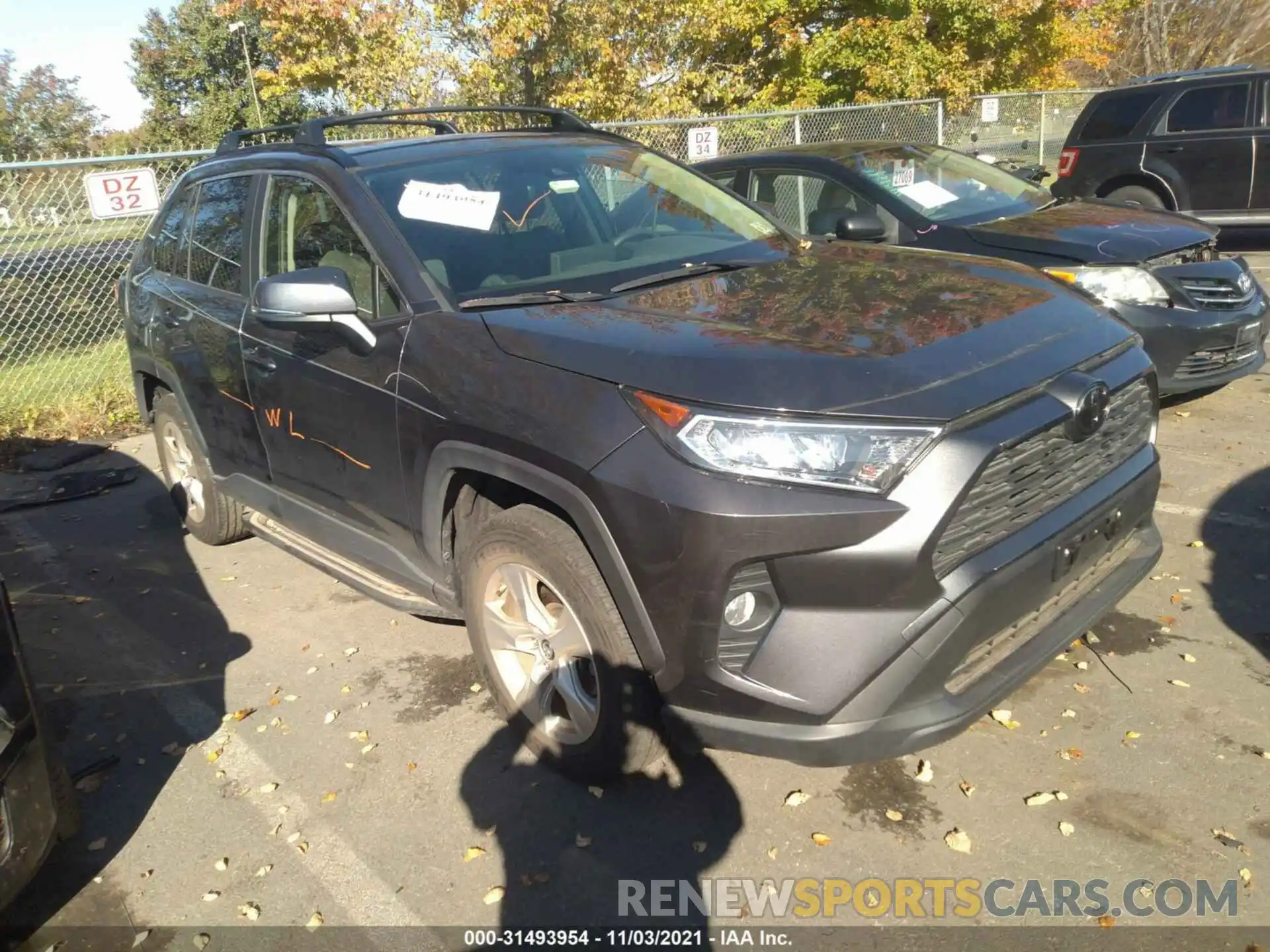 1 Photograph of a damaged car JTMP1RFV8KJ008217 TOYOTA RAV4 2019