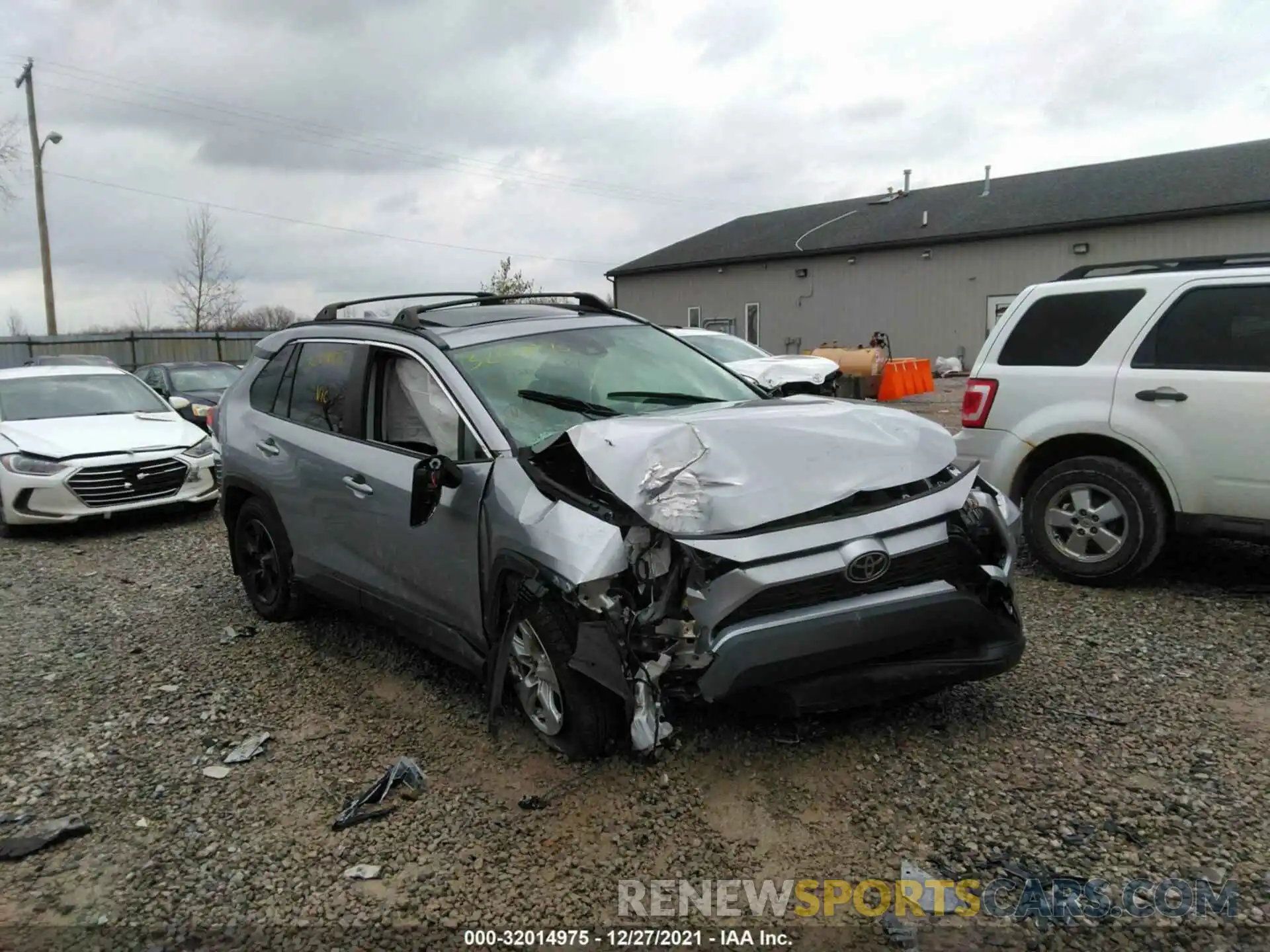 1 Photograph of a damaged car JTMP1RFV8KJ009898 TOYOTA RAV4 2019