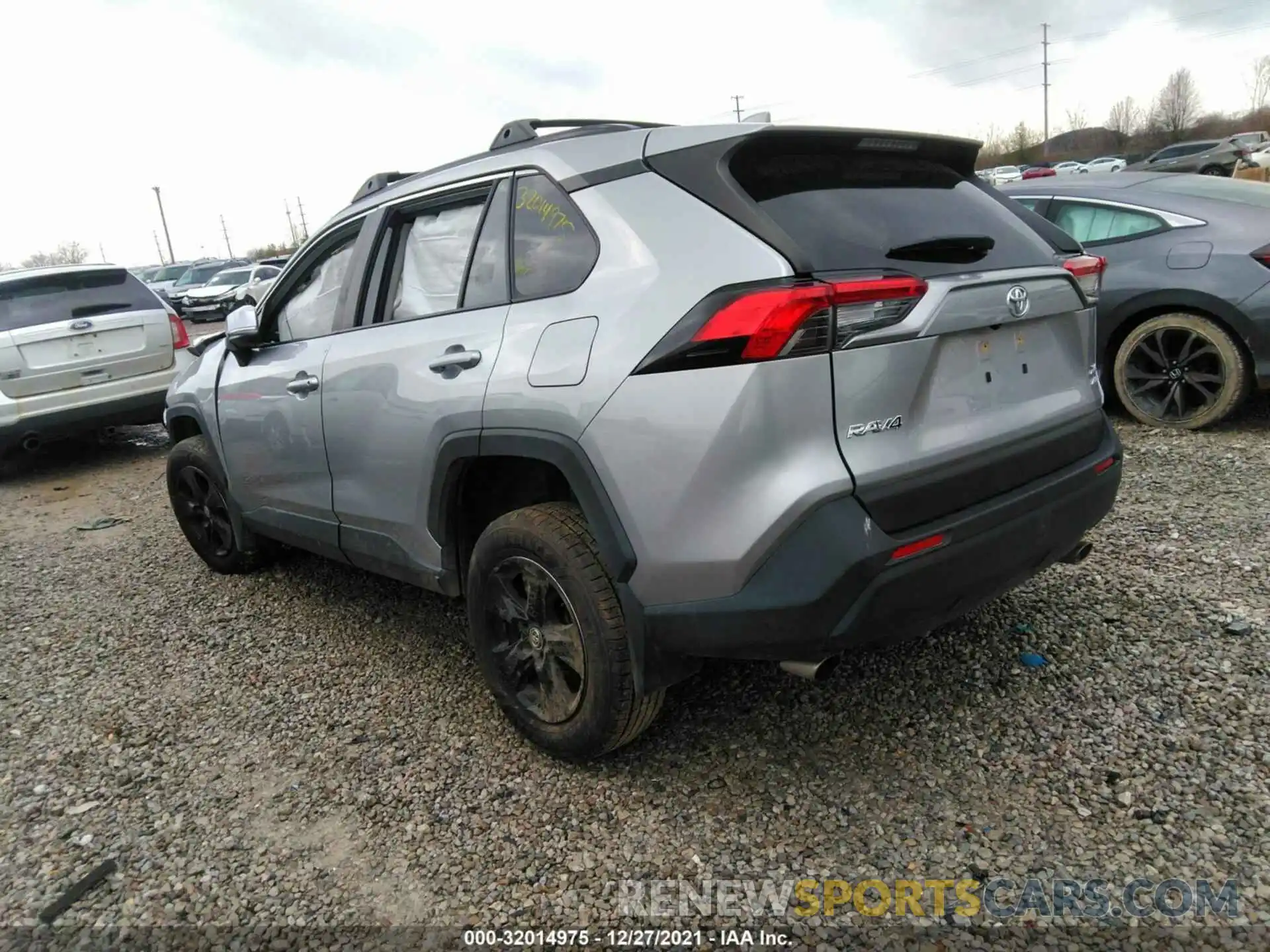 3 Photograph of a damaged car JTMP1RFV8KJ009898 TOYOTA RAV4 2019