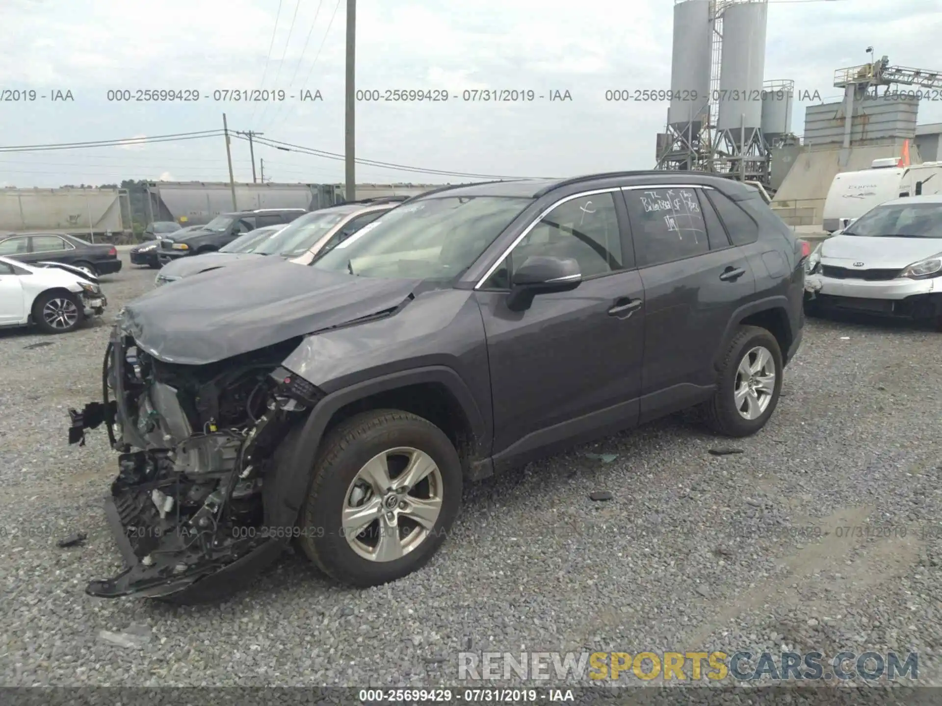 2 Фотография поврежденного автомобиля JTMP1RFV8KJ010369 TOYOTA RAV4 2019