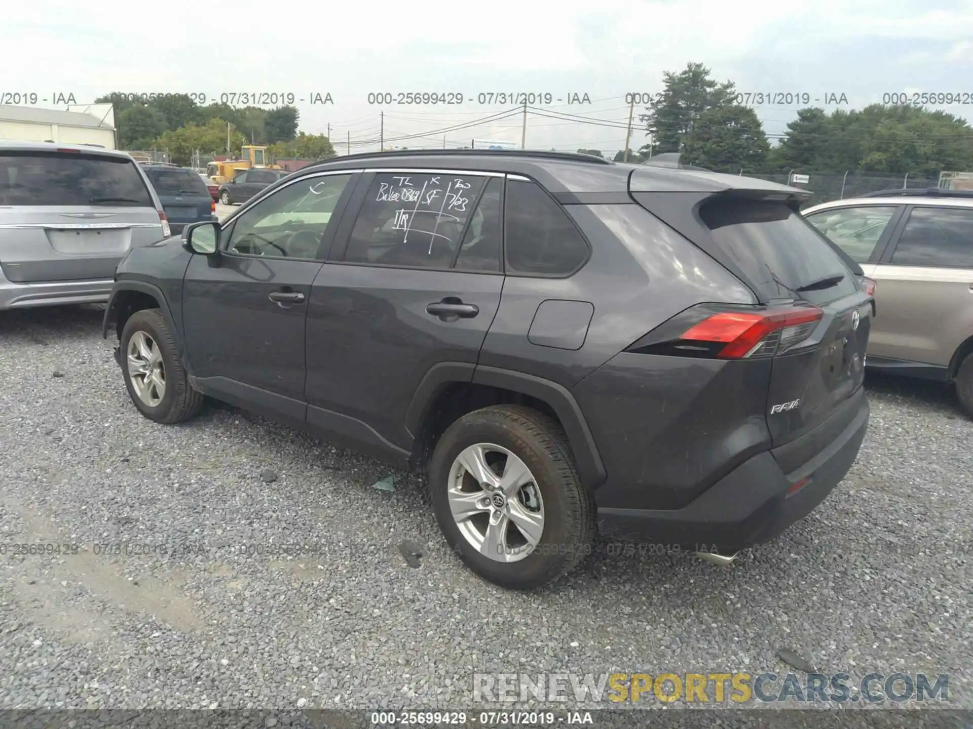 3 Photograph of a damaged car JTMP1RFV8KJ010369 TOYOTA RAV4 2019