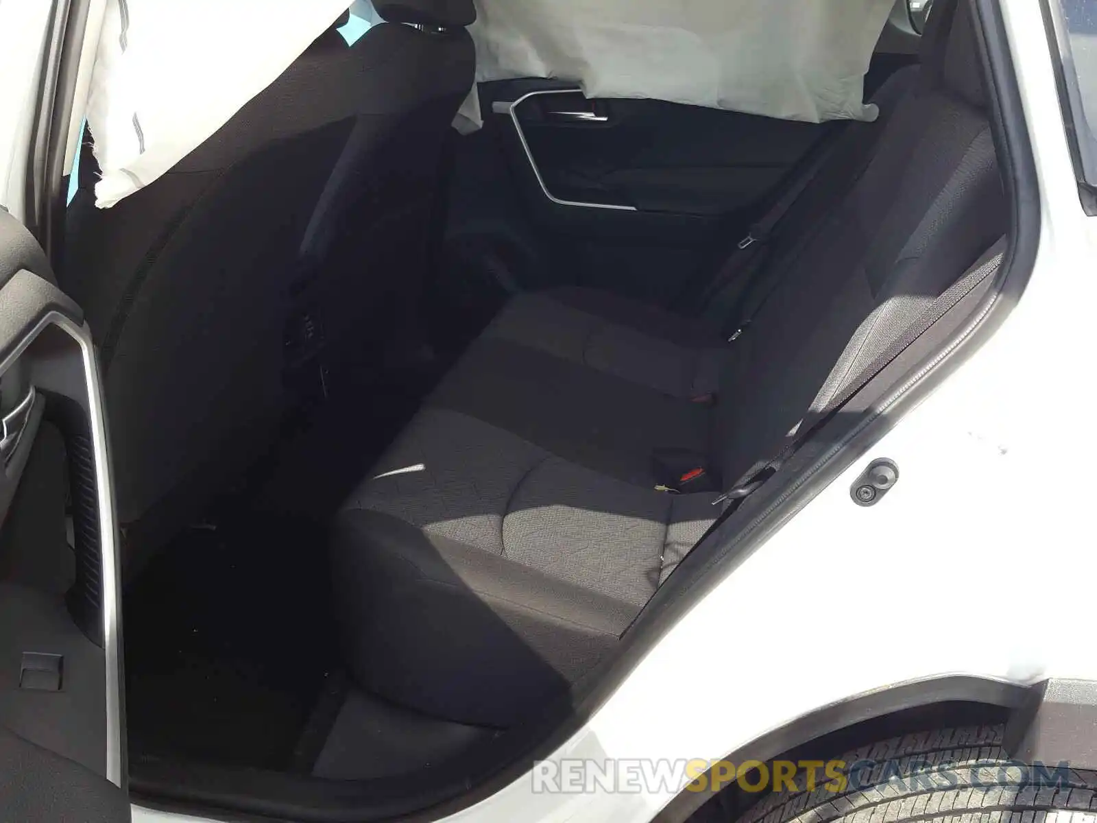 6 Фотография поврежденного автомобиля JTMP1RFV9KD002280 TOYOTA RAV4 2019