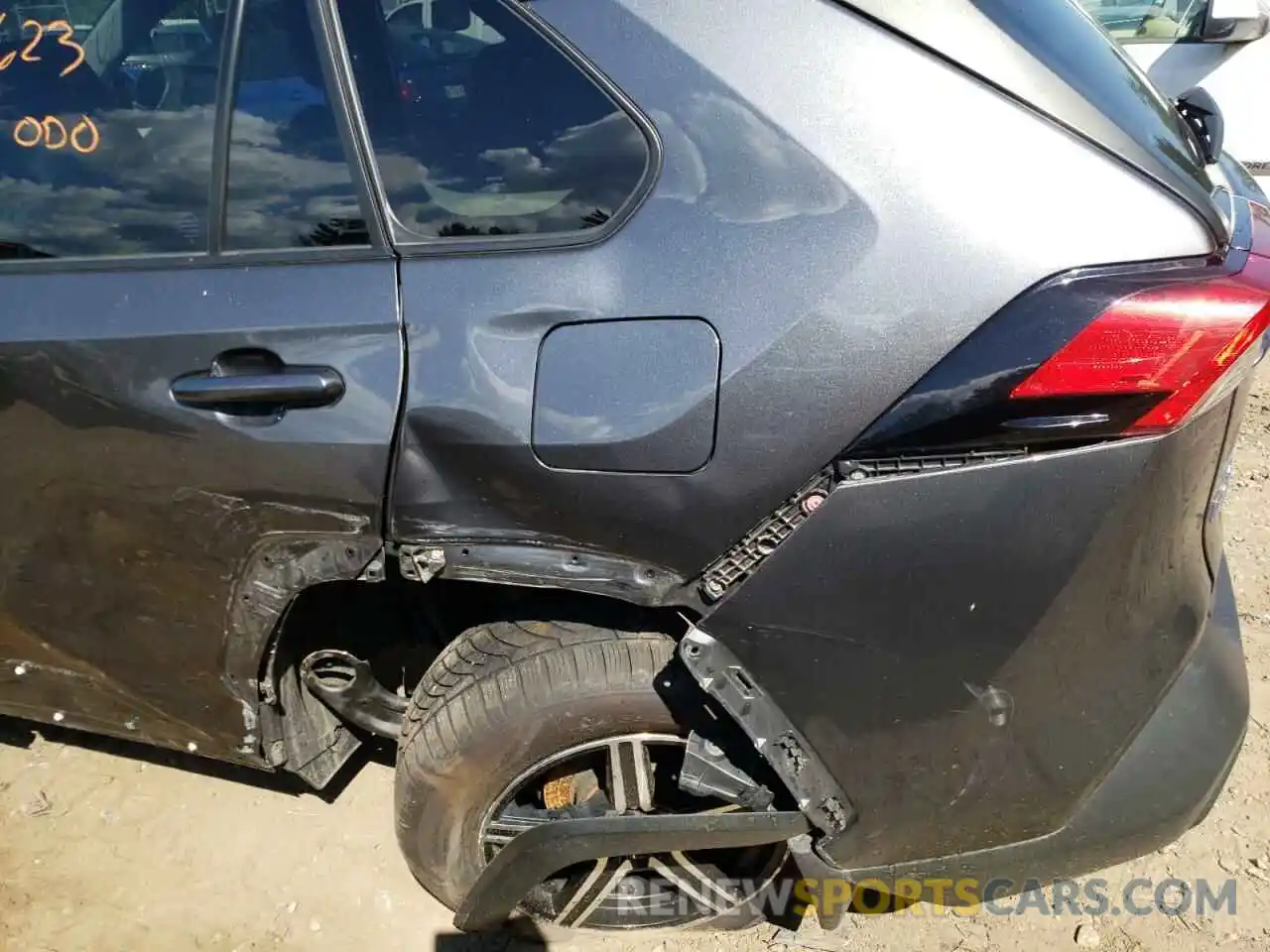 9 Photograph of a damaged car JTMP1RFV9KD020133 TOYOTA RAV4 2019