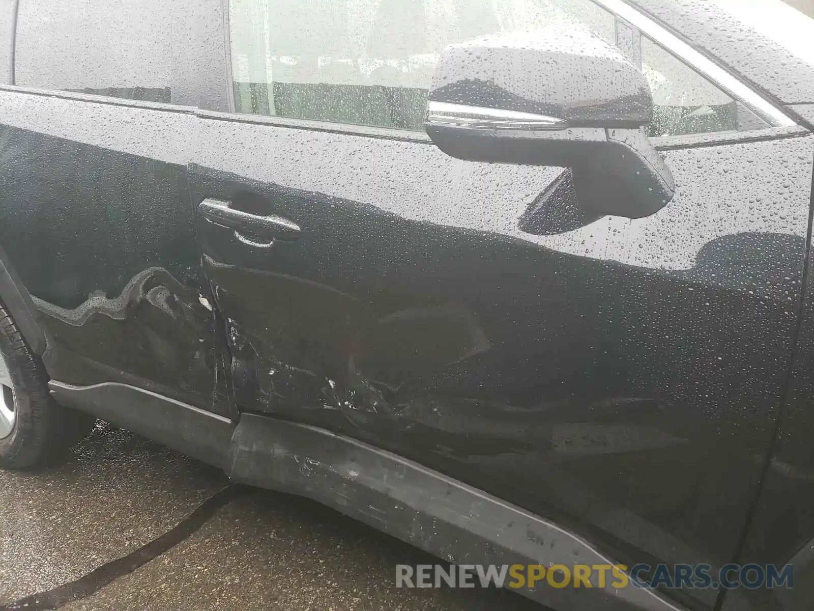 9 Photograph of a damaged car JTMP1RFV9KD028829 TOYOTA RAV4 2019