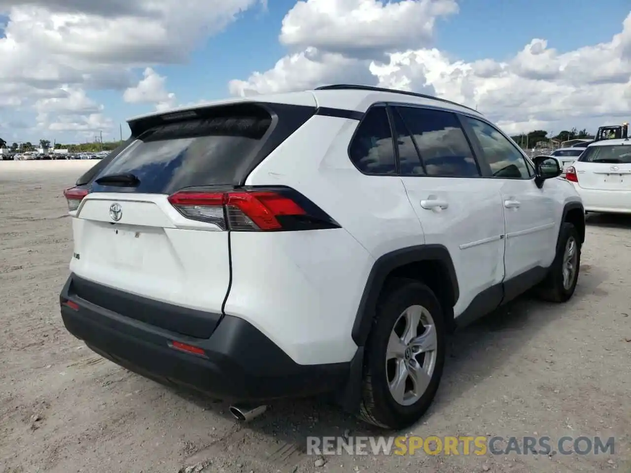 4 Photograph of a damaged car JTMP1RFV9KD029480 TOYOTA RAV4 2019