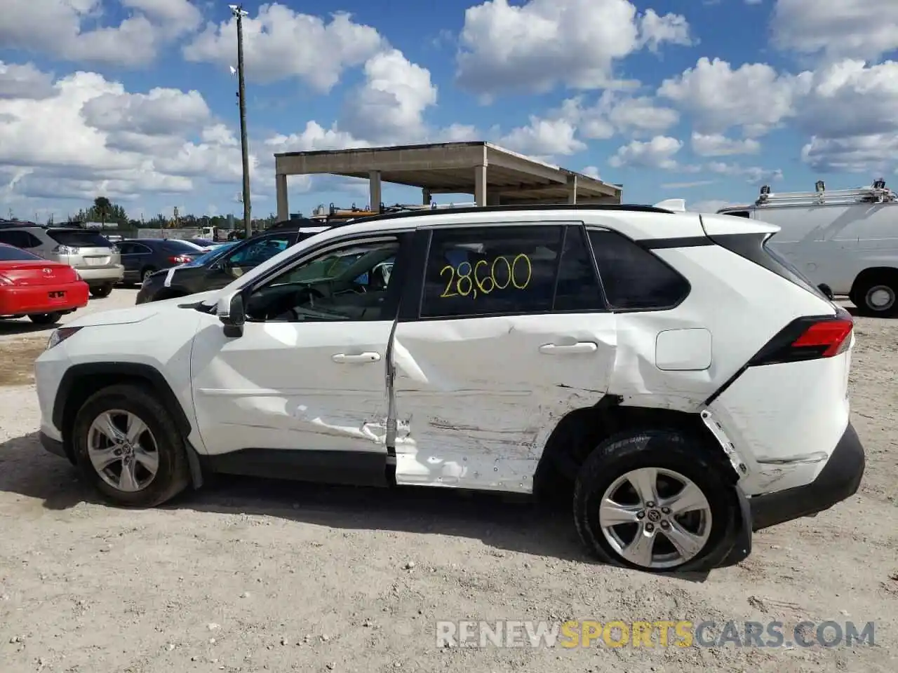 9 Photograph of a damaged car JTMP1RFV9KD029480 TOYOTA RAV4 2019