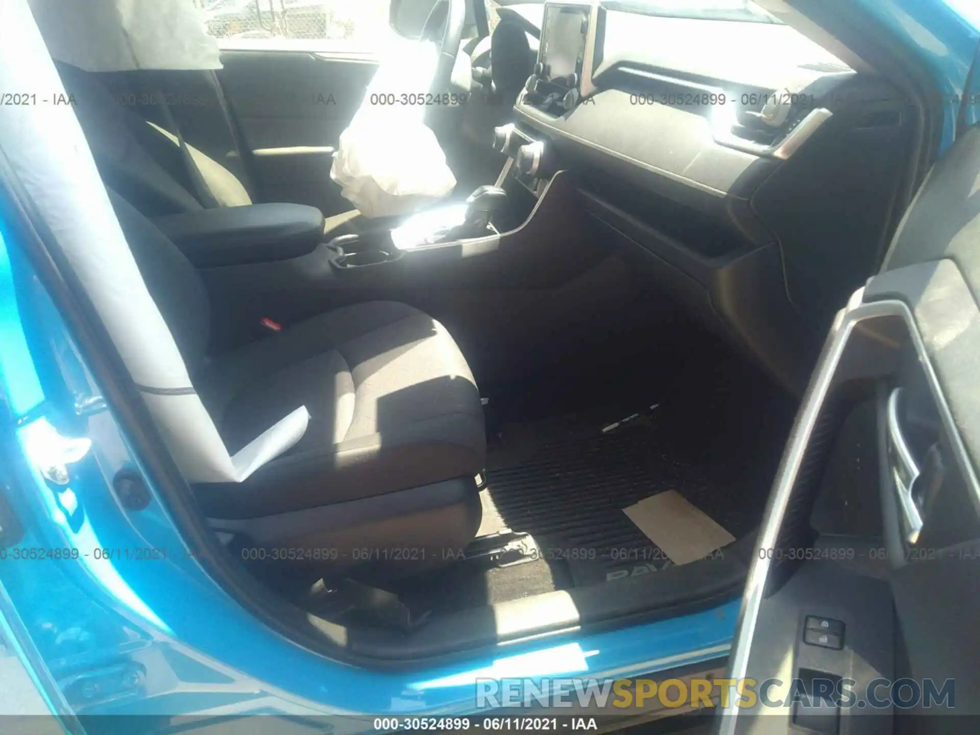 5 Photograph of a damaged car JTMP1RFV9KD030290 TOYOTA RAV4 2019