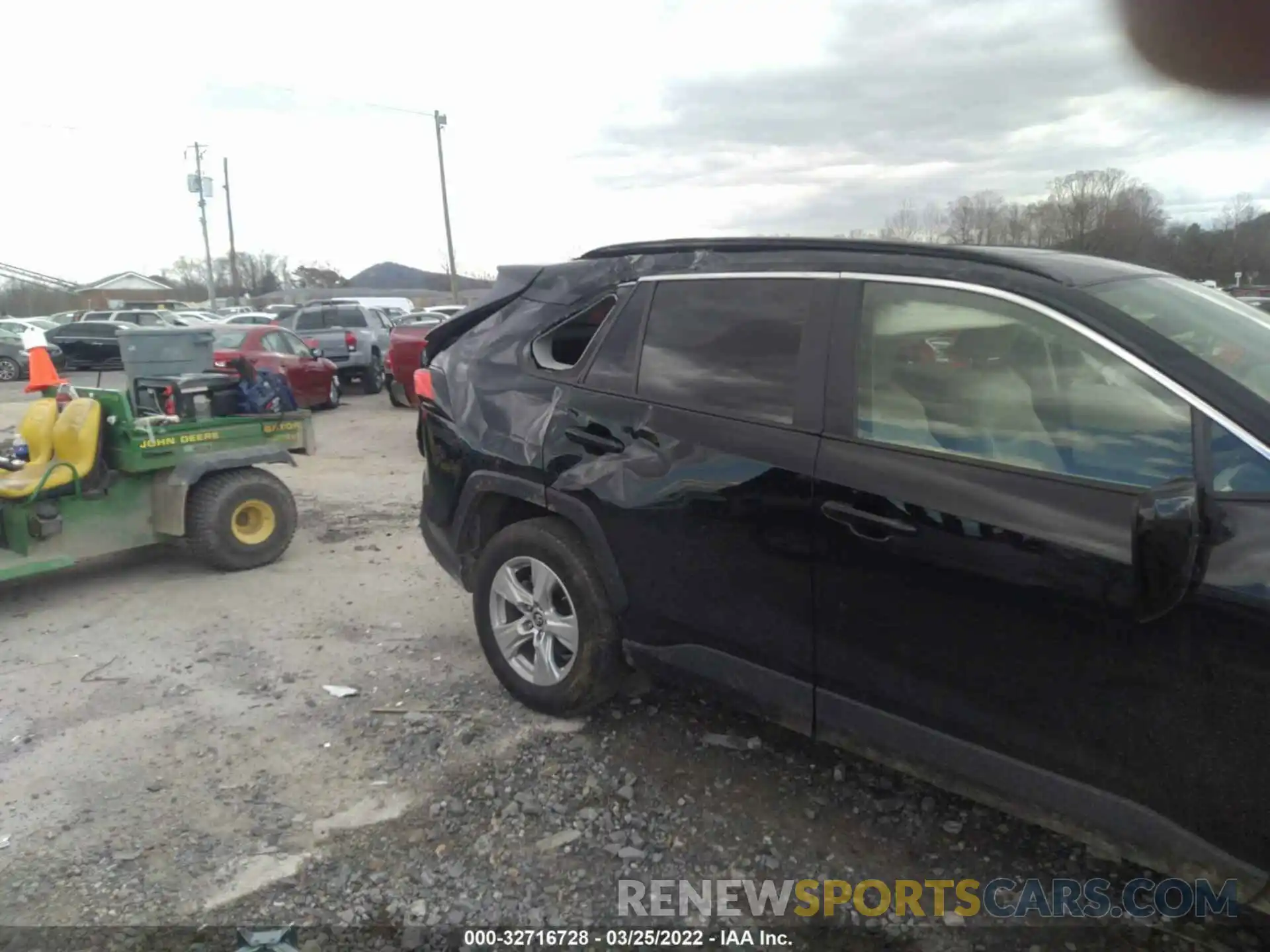 6 Photograph of a damaged car JTMP1RFV9KD032198 TOYOTA RAV4 2019