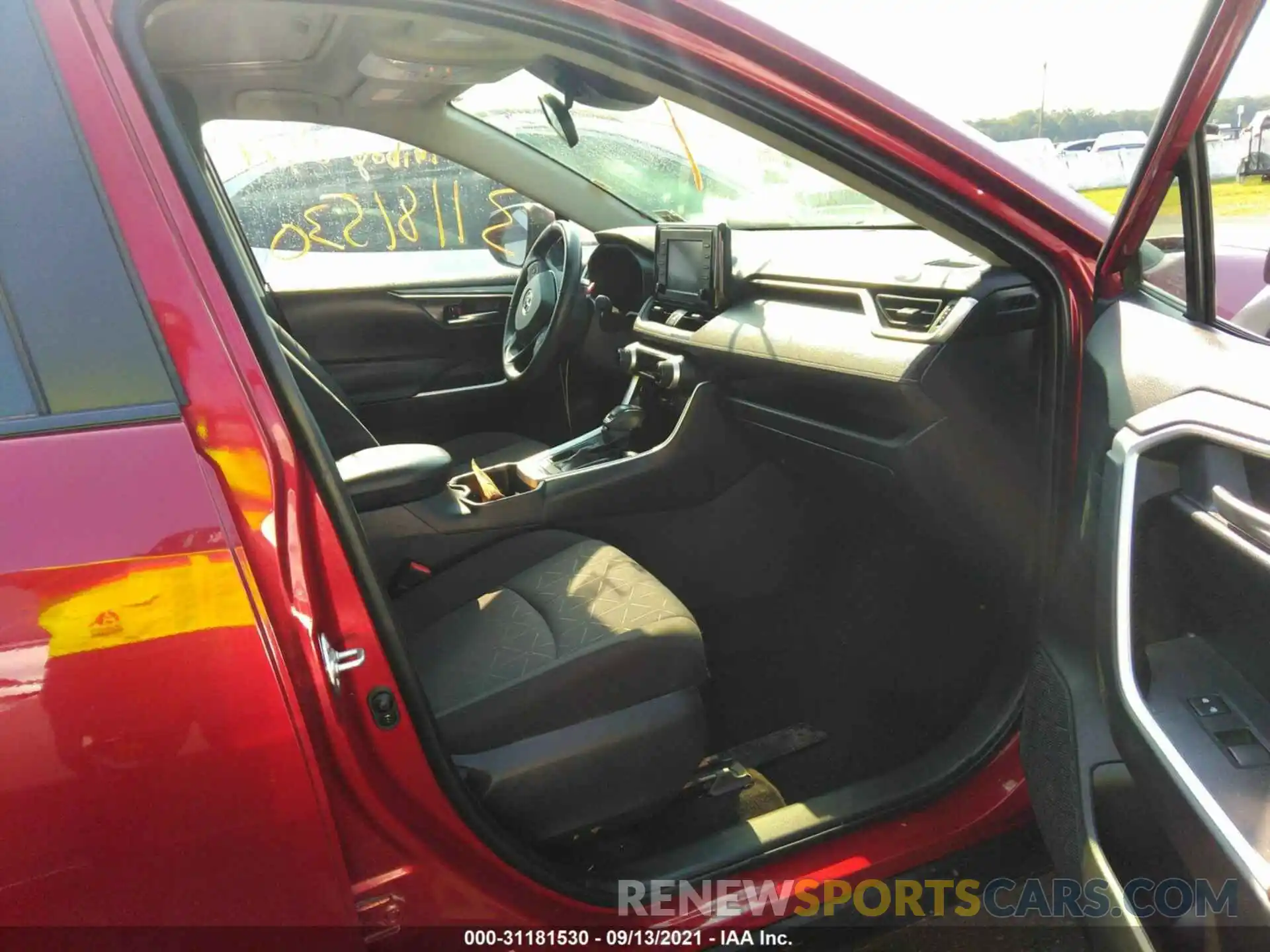 5 Photograph of a damaged car JTMP1RFV9KD033495 TOYOTA RAV4 2019