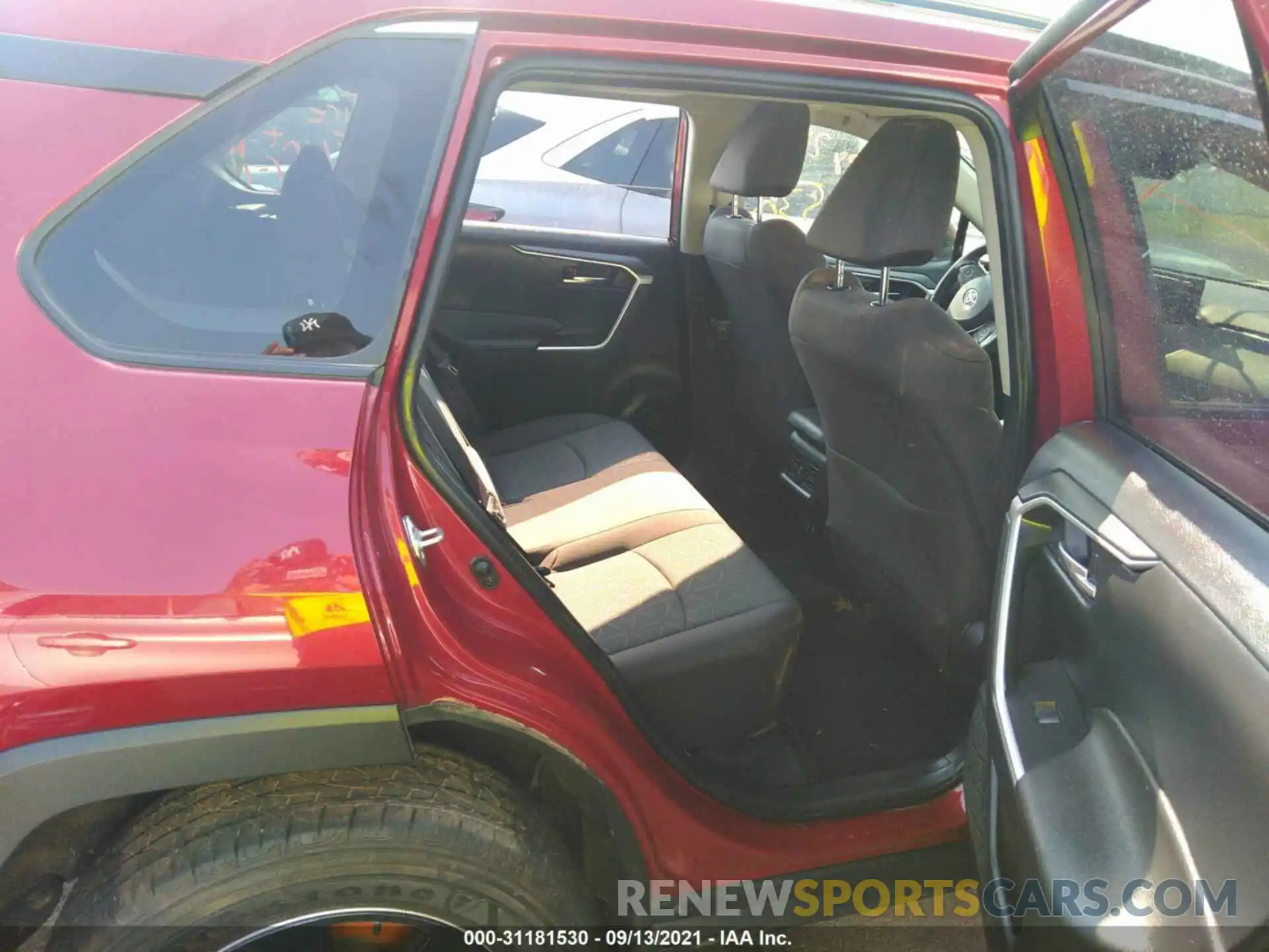 8 Photograph of a damaged car JTMP1RFV9KD033495 TOYOTA RAV4 2019