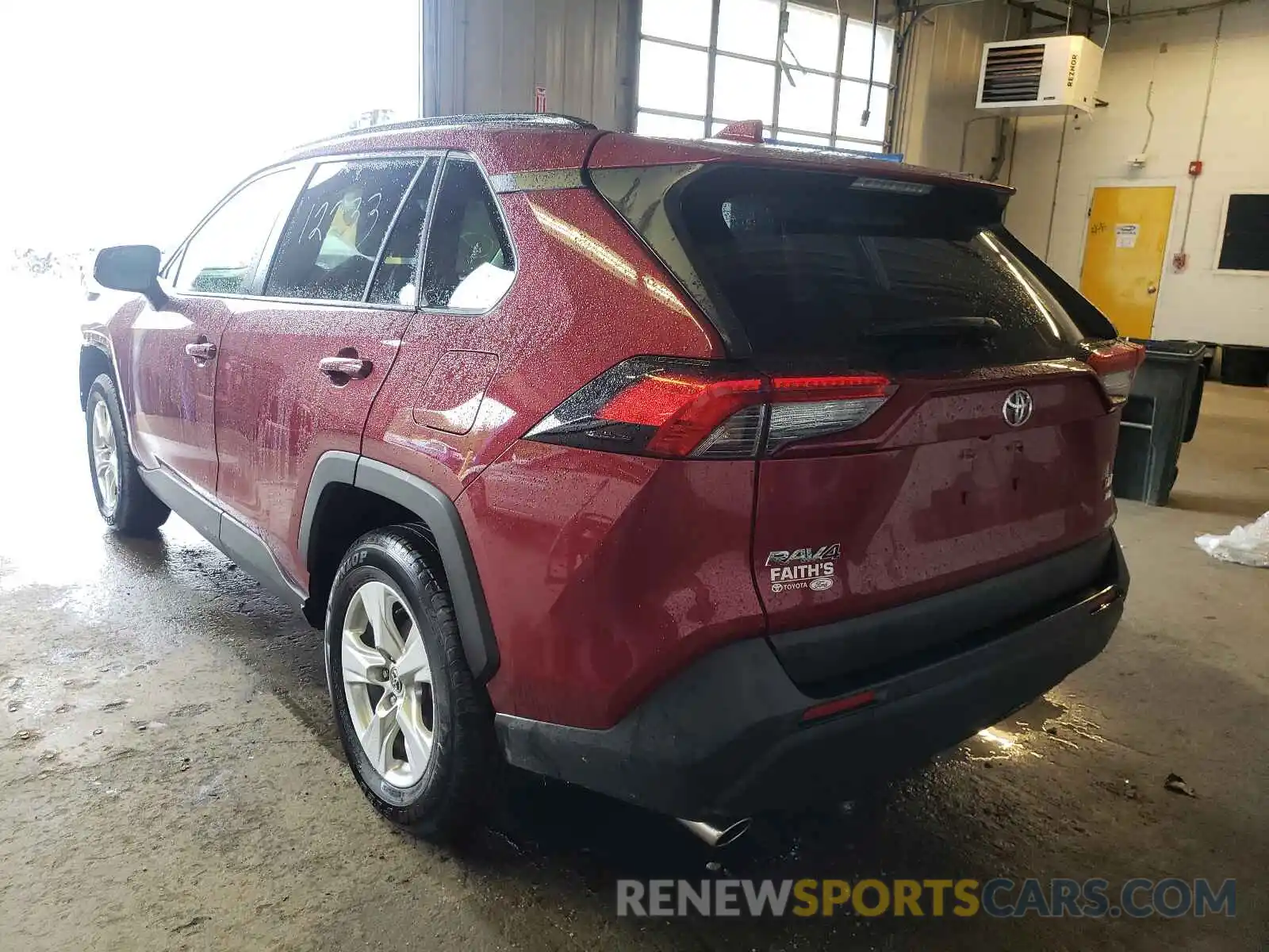 3 Photograph of a damaged car JTMP1RFV9KD035960 TOYOTA RAV4 2019