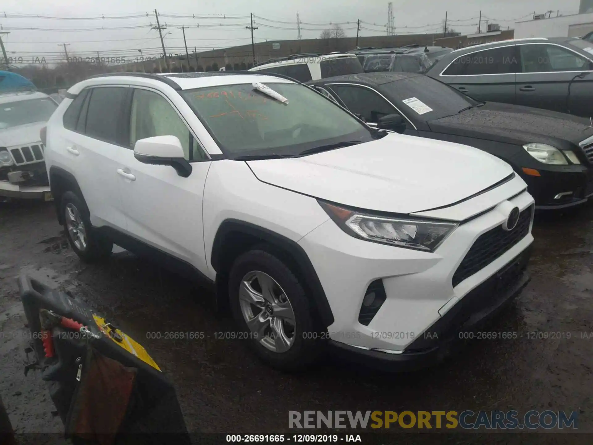 1 Photograph of a damaged car JTMP1RFV9KD038082 TOYOTA RAV4 2019