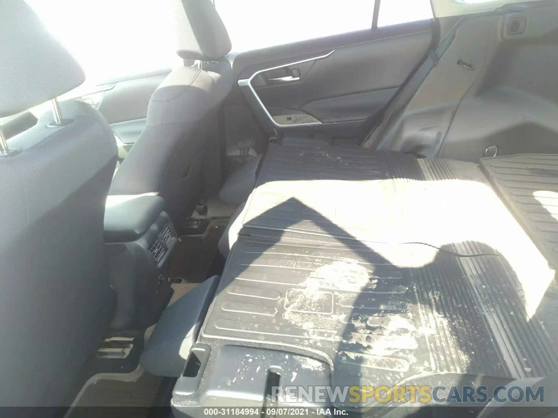 8 Photograph of a damaged car JTMP1RFV9KD039684 TOYOTA RAV4 2019