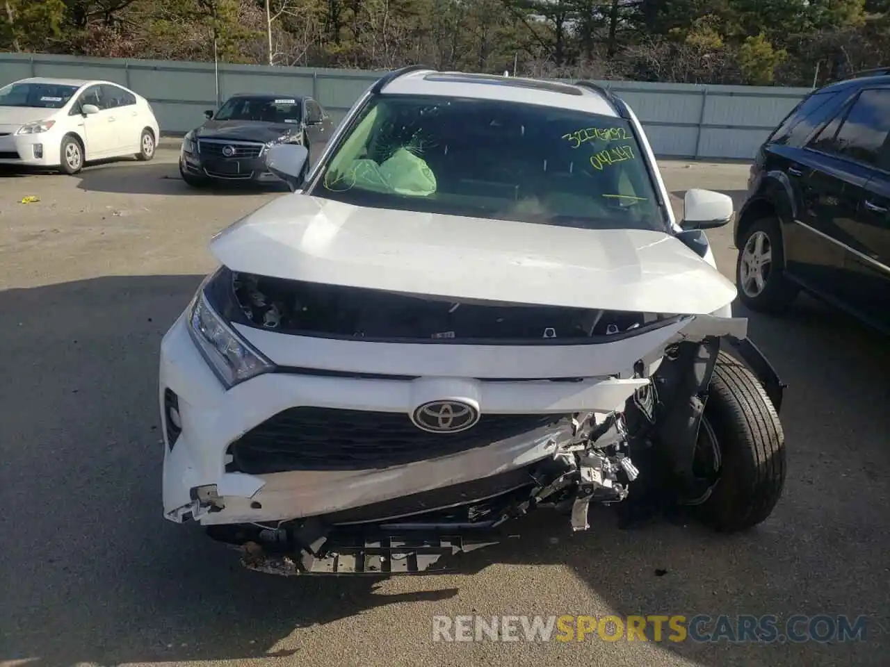 9 Photograph of a damaged car JTMP1RFV9KD042147 TOYOTA RAV4 2019