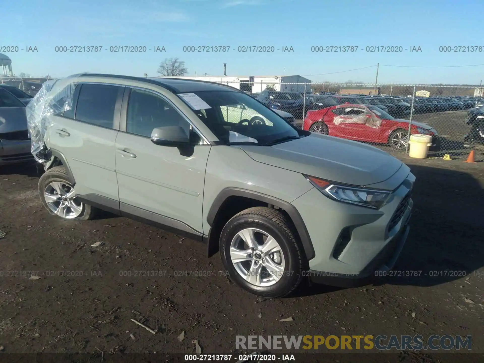 1 Photograph of a damaged car JTMP1RFV9KD043556 TOYOTA RAV4 2019