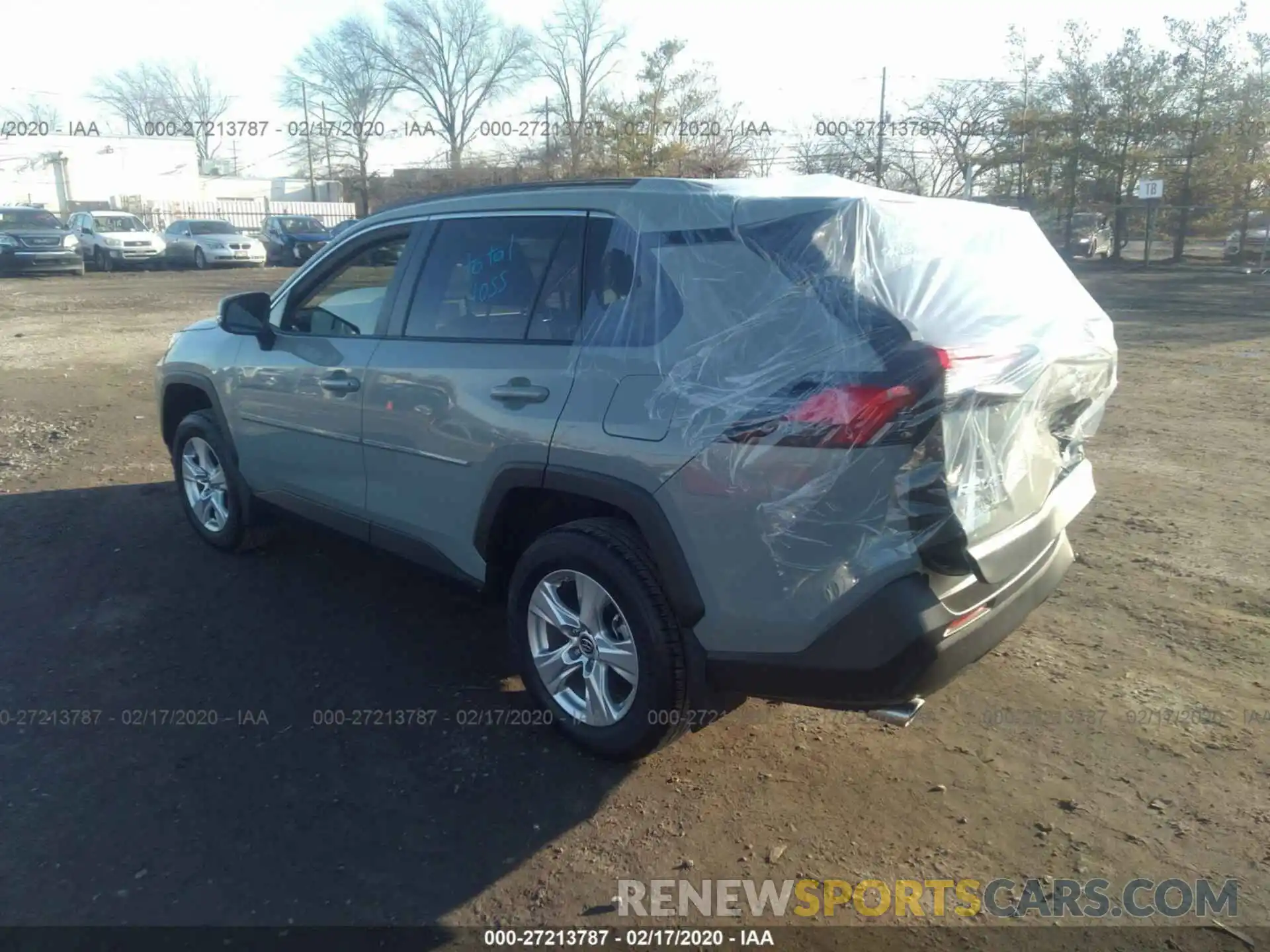 3 Photograph of a damaged car JTMP1RFV9KD043556 TOYOTA RAV4 2019