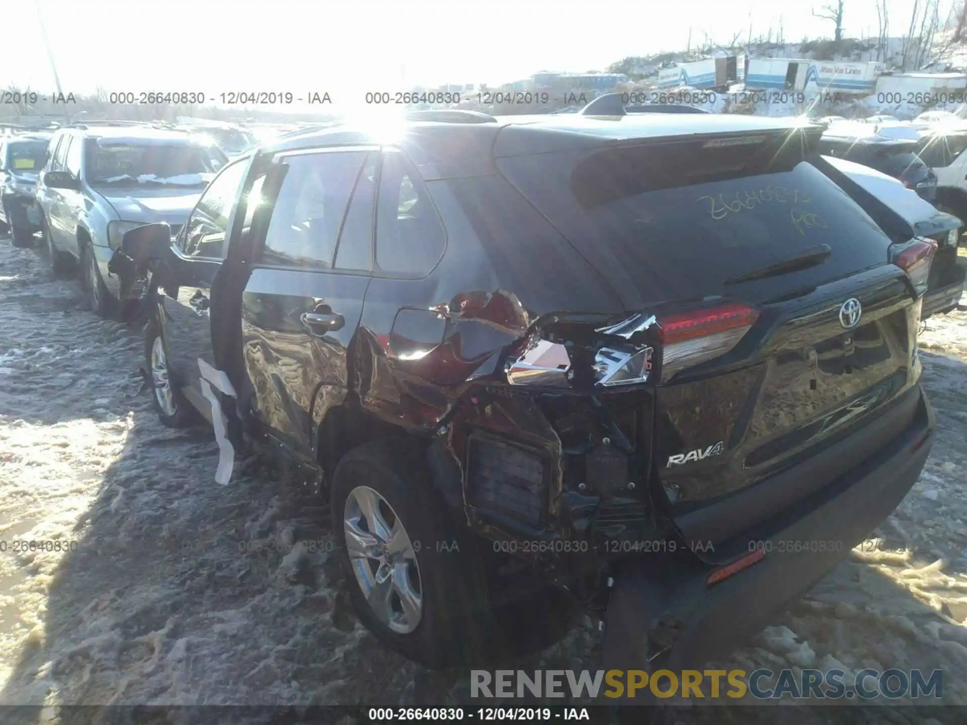 3 Фотография поврежденного автомобиля JTMP1RFV9KD047350 TOYOTA RAV4 2019