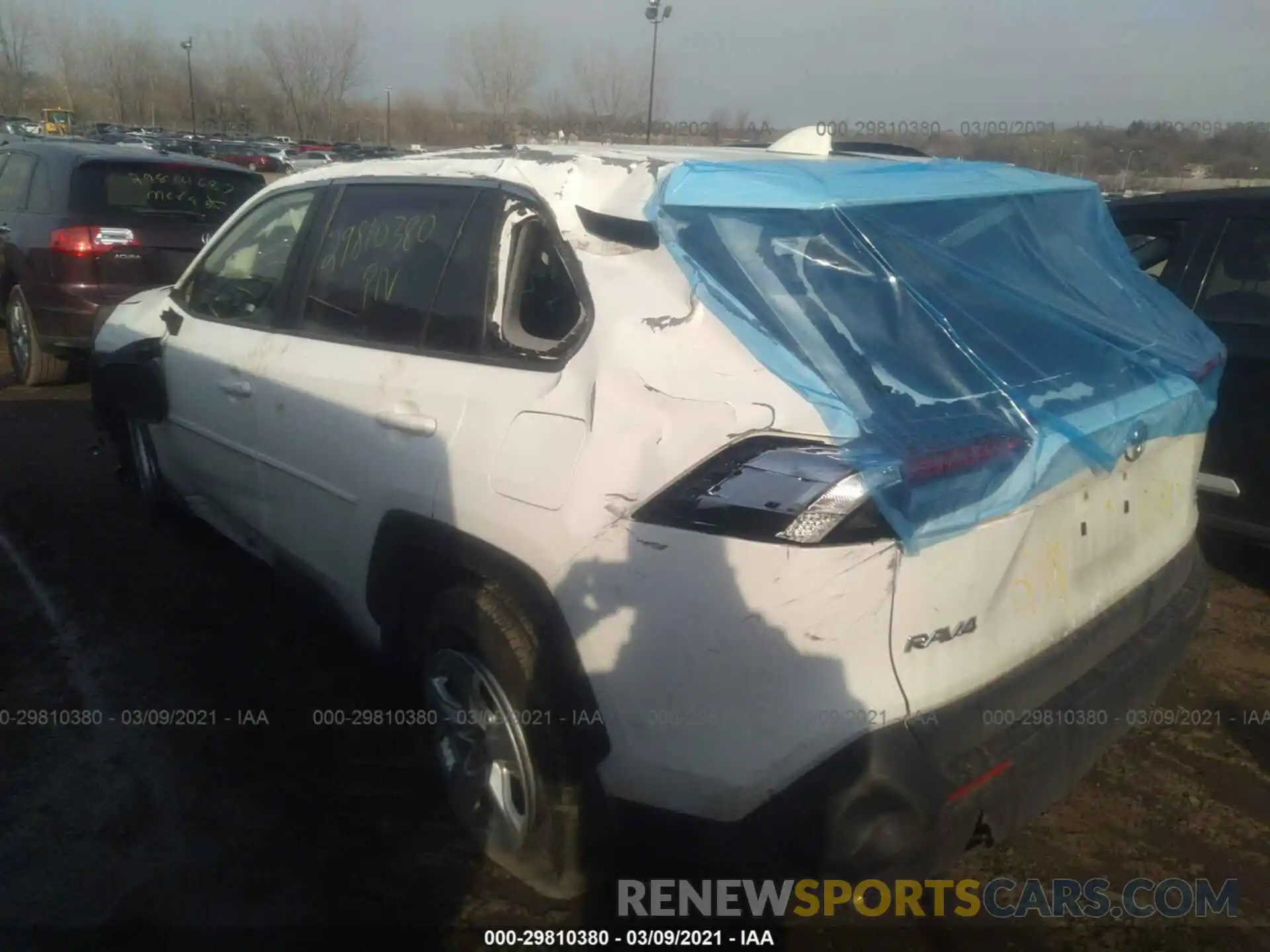 3 Фотография поврежденного автомобиля JTMP1RFV9KD500785 TOYOTA RAV4 2019
