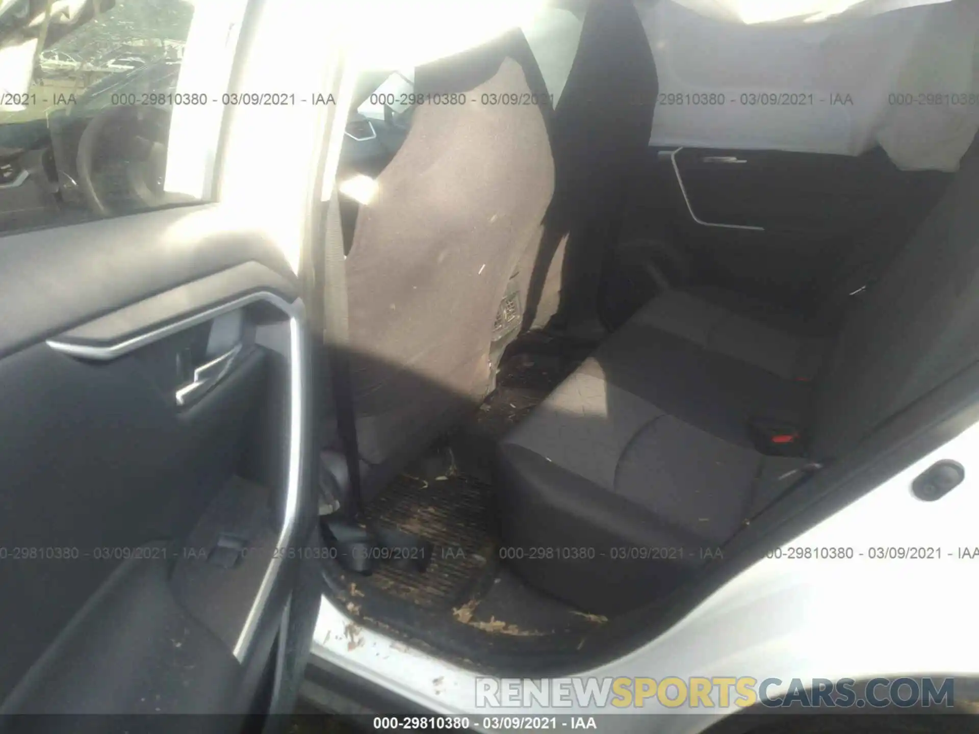 8 Фотография поврежденного автомобиля JTMP1RFV9KD500785 TOYOTA RAV4 2019