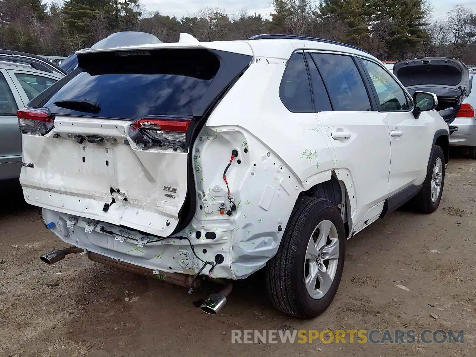 4 Photograph of a damaged car JTMP1RFV9KD501581 TOYOTA RAV4 2019