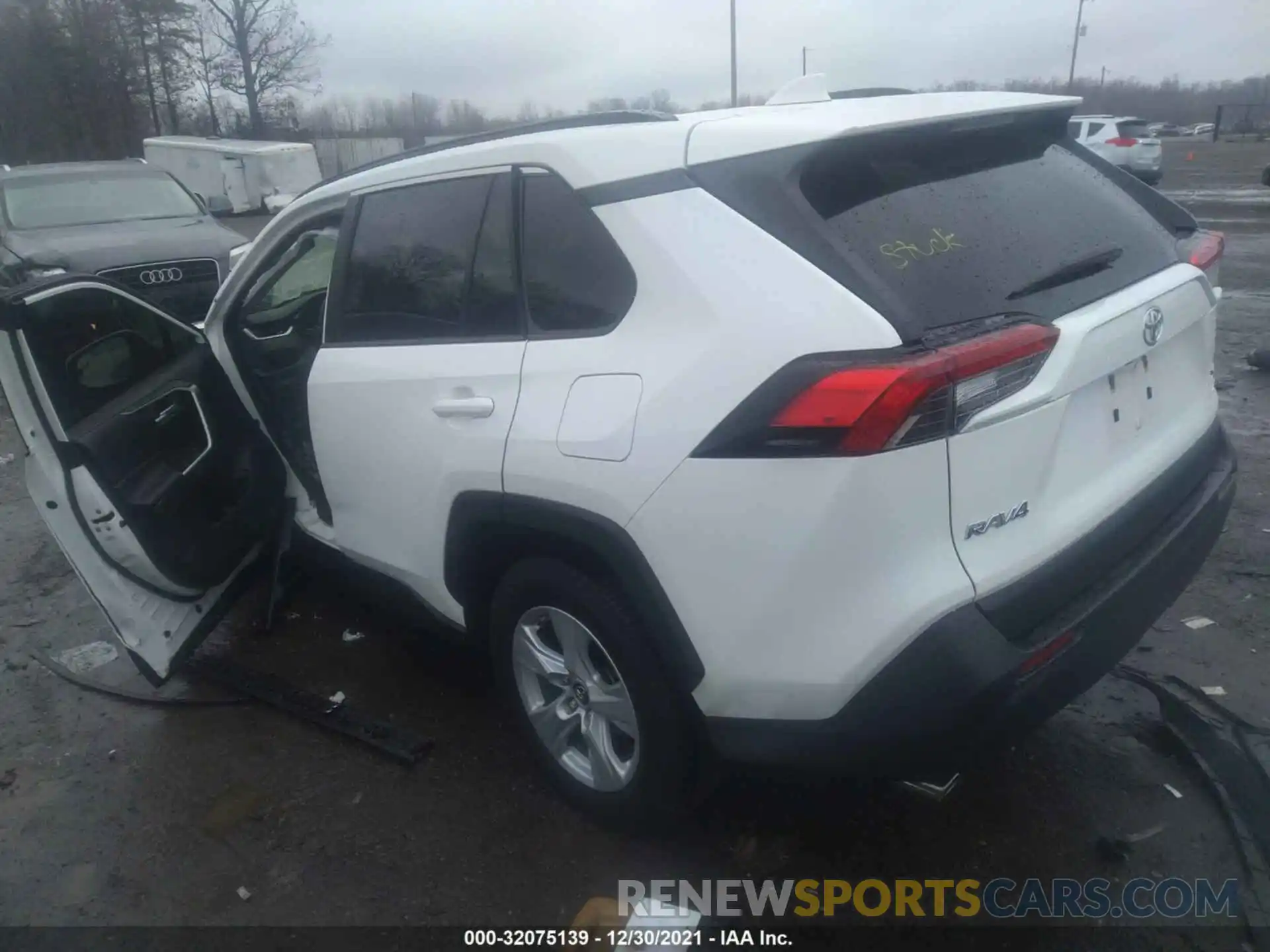 3 Photograph of a damaged car JTMP1RFV9KD507722 TOYOTA RAV4 2019