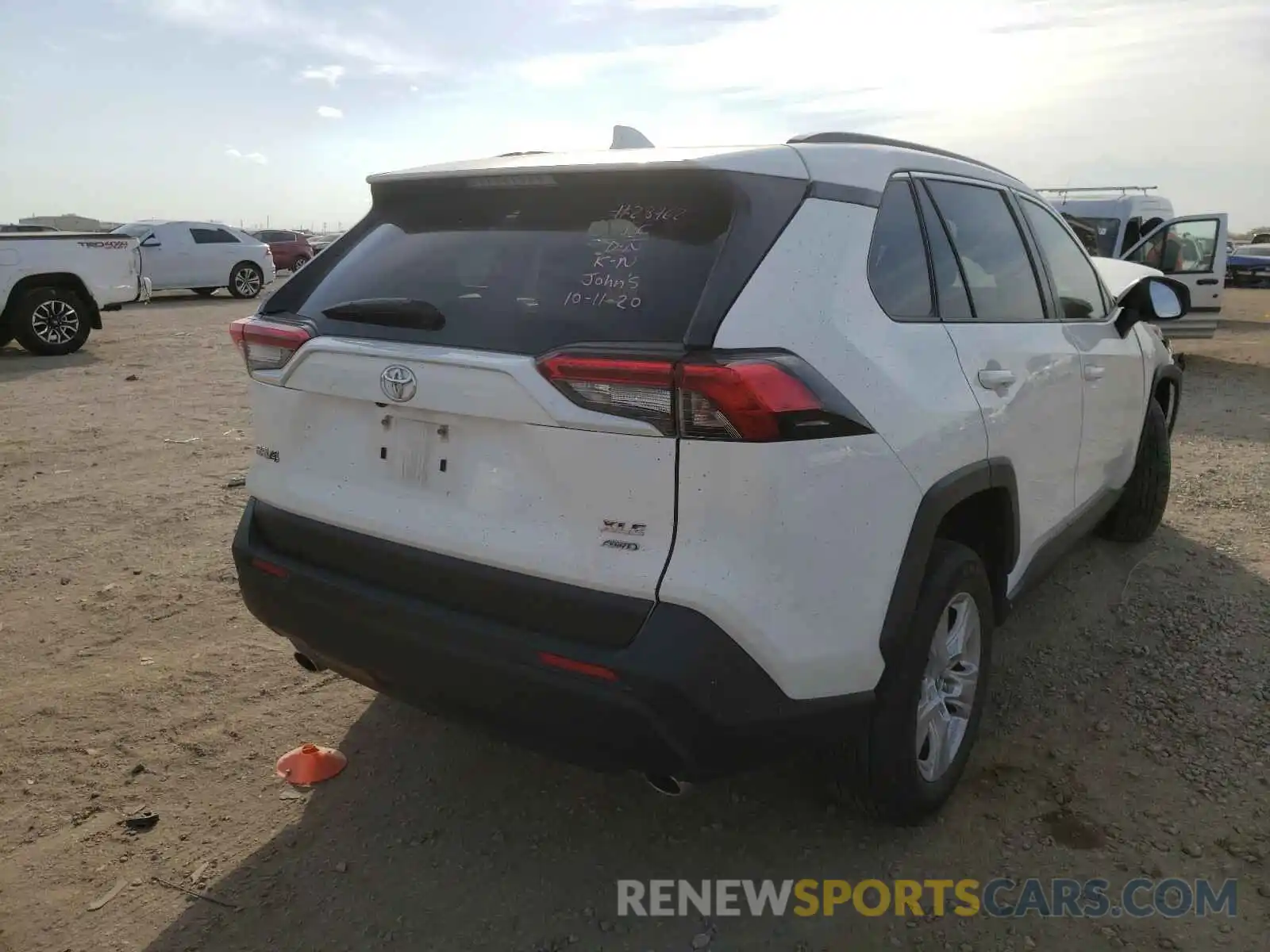 4 Photograph of a damaged car JTMP1RFV9KD513102 TOYOTA RAV4 2019