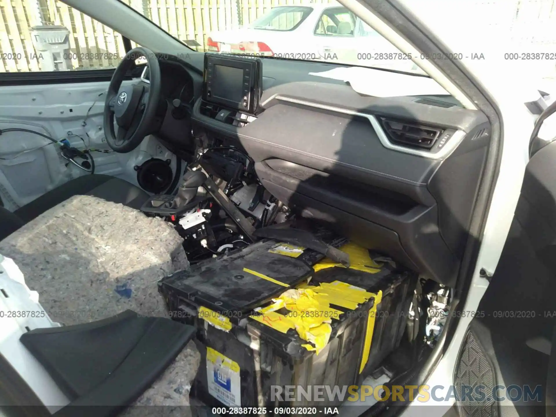 5 Photograph of a damaged car JTMP1RFV9KD515853 TOYOTA RAV4 2019