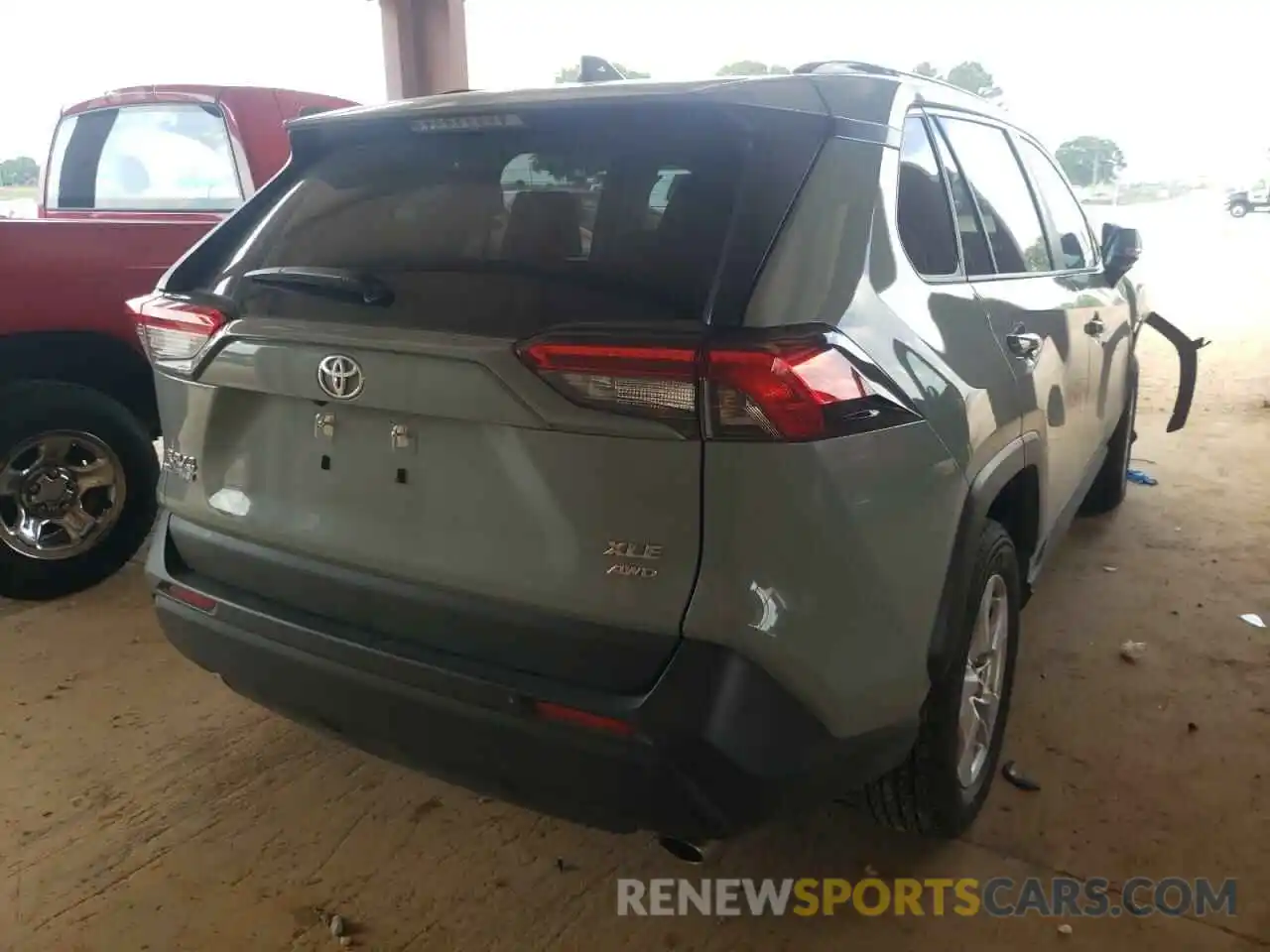 4 Photograph of a damaged car JTMP1RFV9KD516114 TOYOTA RAV4 2019