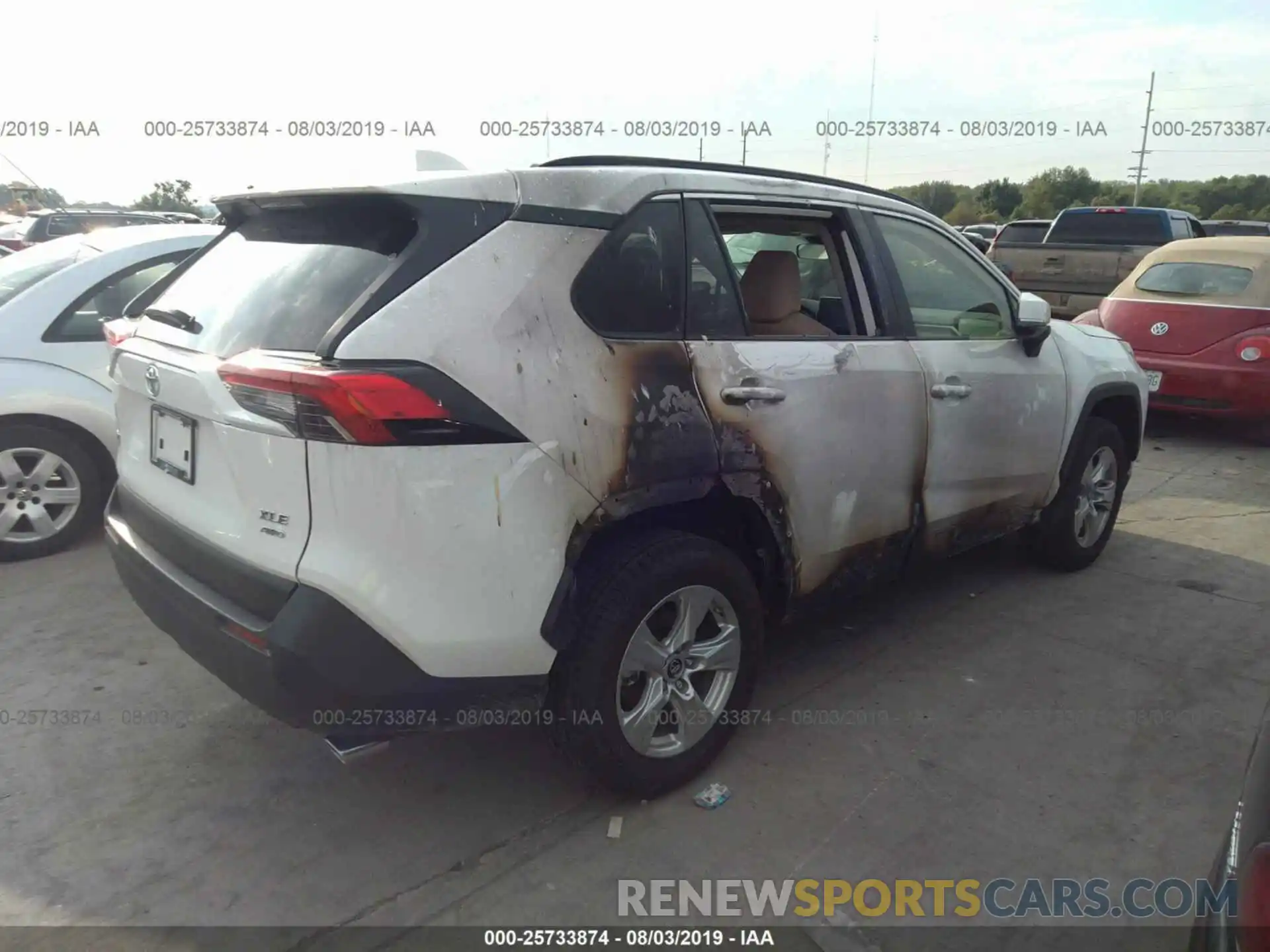 4 Photograph of a damaged car JTMP1RFV9KD517277 TOYOTA RAV4 2019