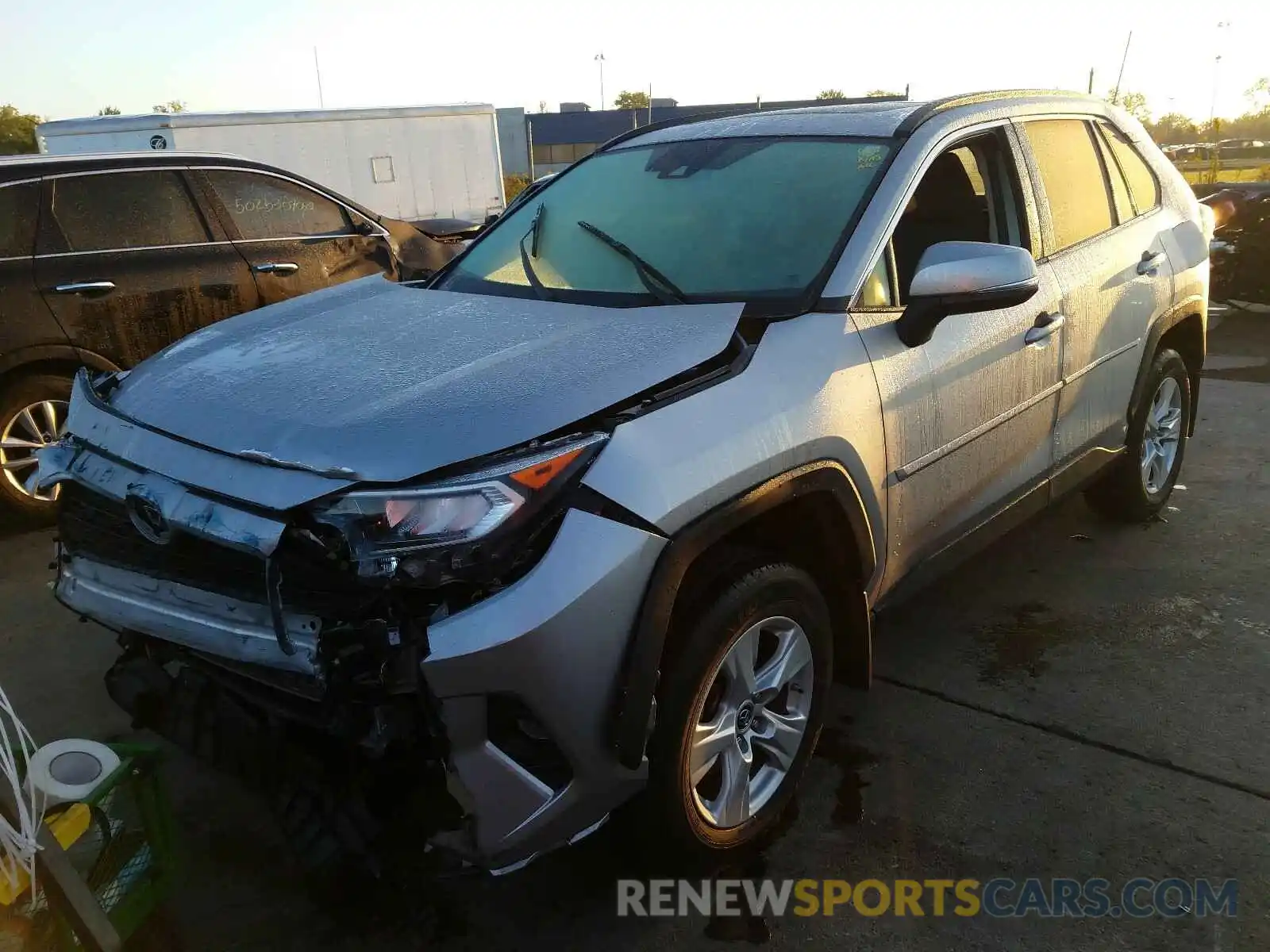 2 Photograph of a damaged car JTMP1RFV9KJ004631 TOYOTA RAV4 2019