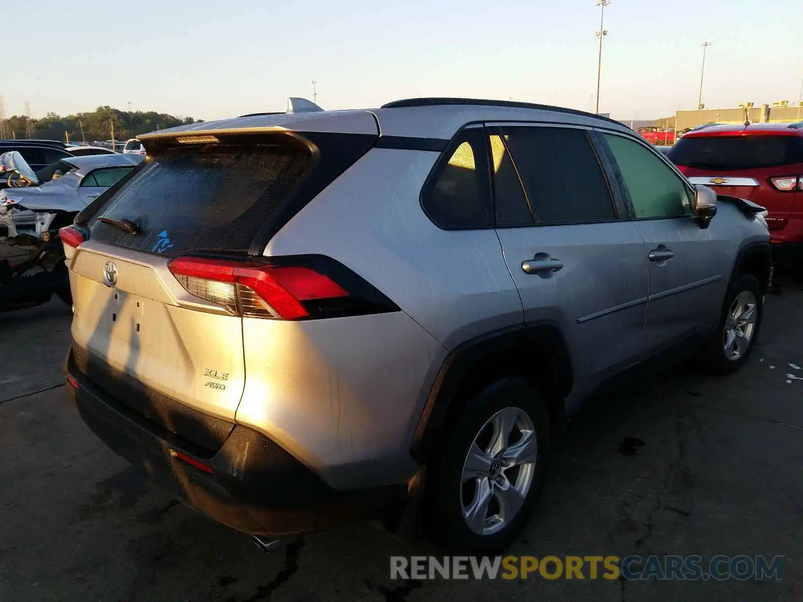 4 Photograph of a damaged car JTMP1RFV9KJ004631 TOYOTA RAV4 2019