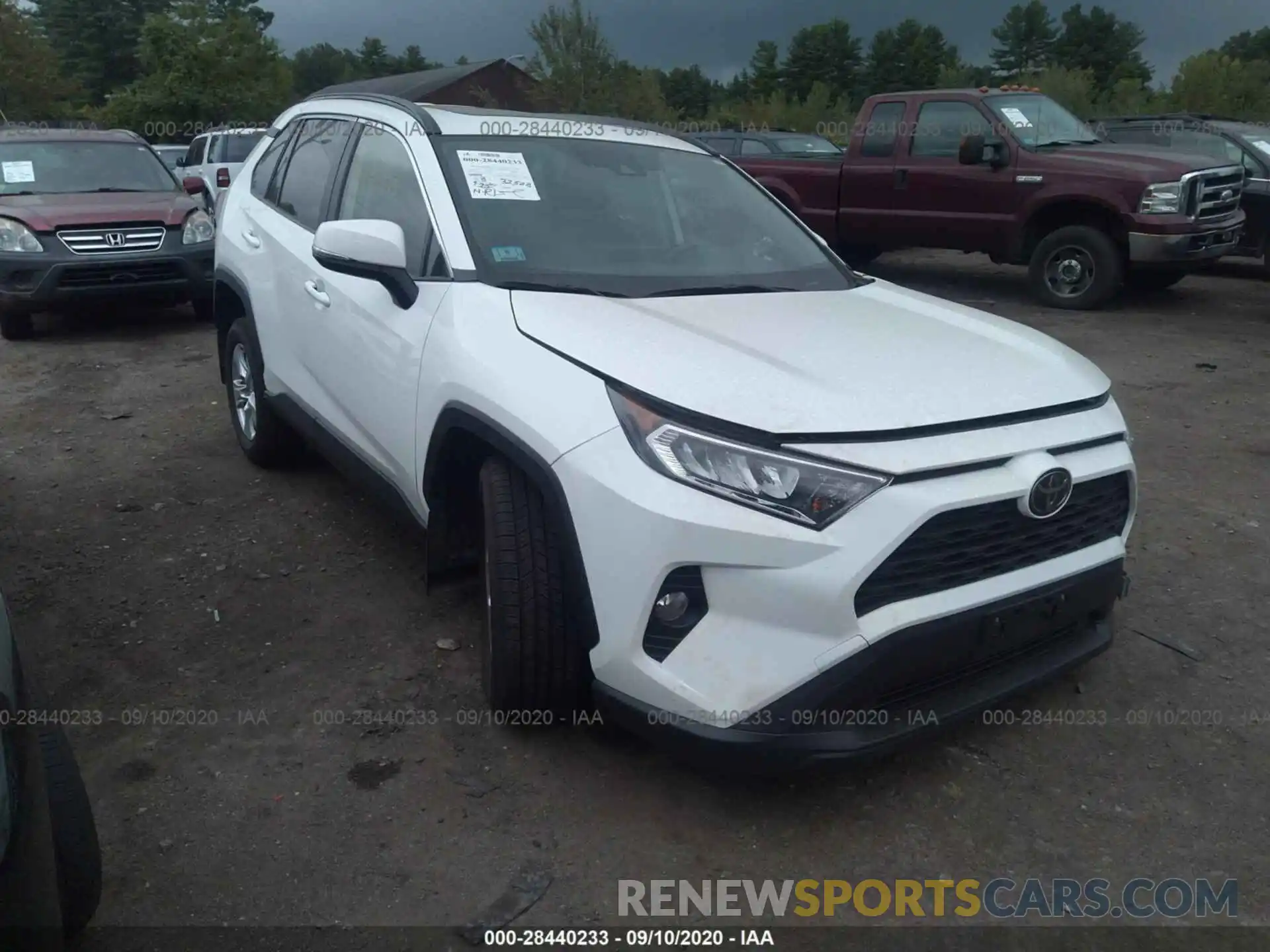 1 Photograph of a damaged car JTMP1RFV9KJ013040 TOYOTA RAV4 2019