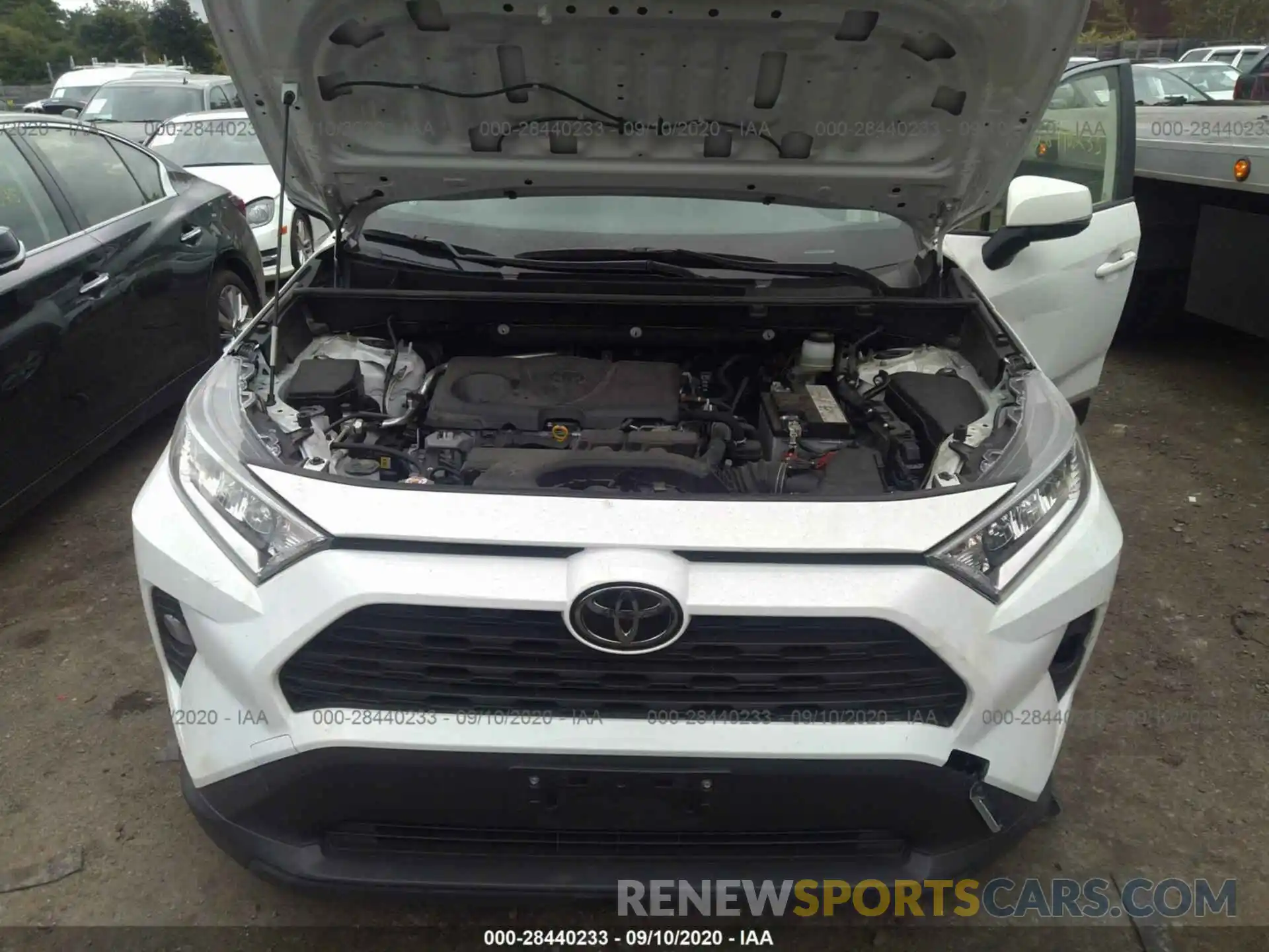 10 Фотография поврежденного автомобиля JTMP1RFV9KJ013040 TOYOTA RAV4 2019