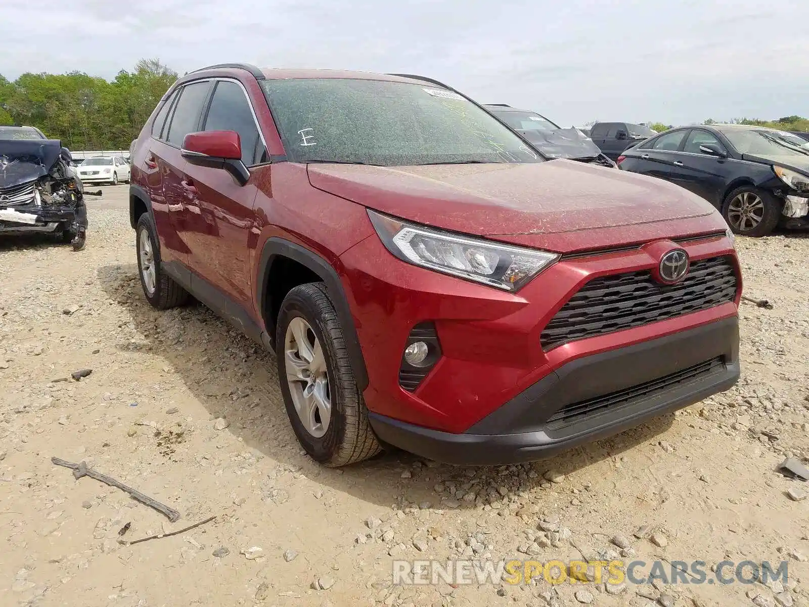 1 Photograph of a damaged car JTMP1RFV9KJ016925 TOYOTA RAV4 2019