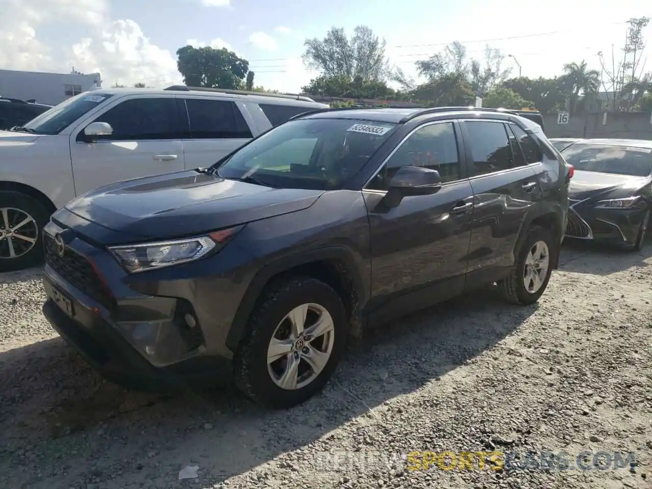 2 Photograph of a damaged car JTMP1RFV9KJ024040 TOYOTA RAV4 2019