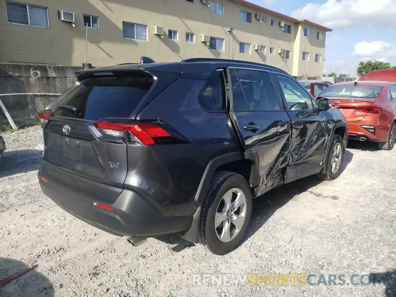 4 Photograph of a damaged car JTMP1RFV9KJ024040 TOYOTA RAV4 2019