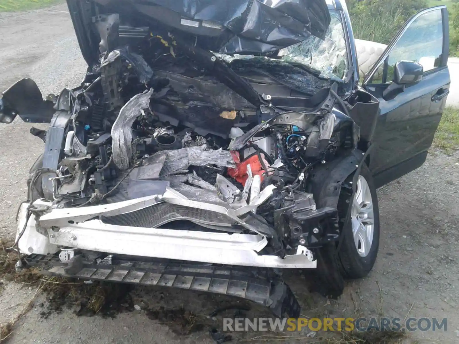 9 Photograph of a damaged car JTMP1RFVXKD004099 TOYOTA RAV4 2019