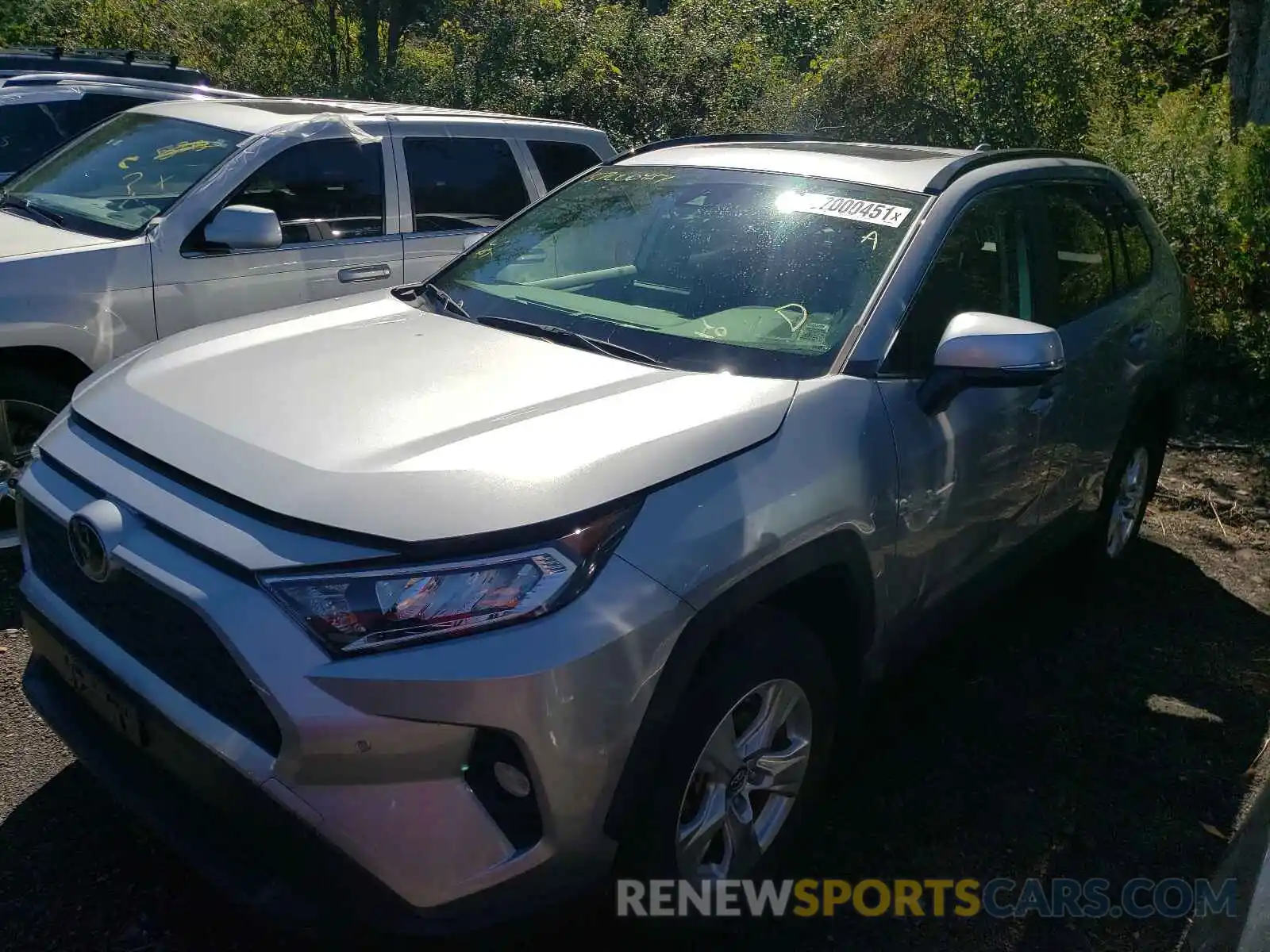 2 Photograph of a damaged car JTMP1RFVXKD006211 TOYOTA RAV4 2019