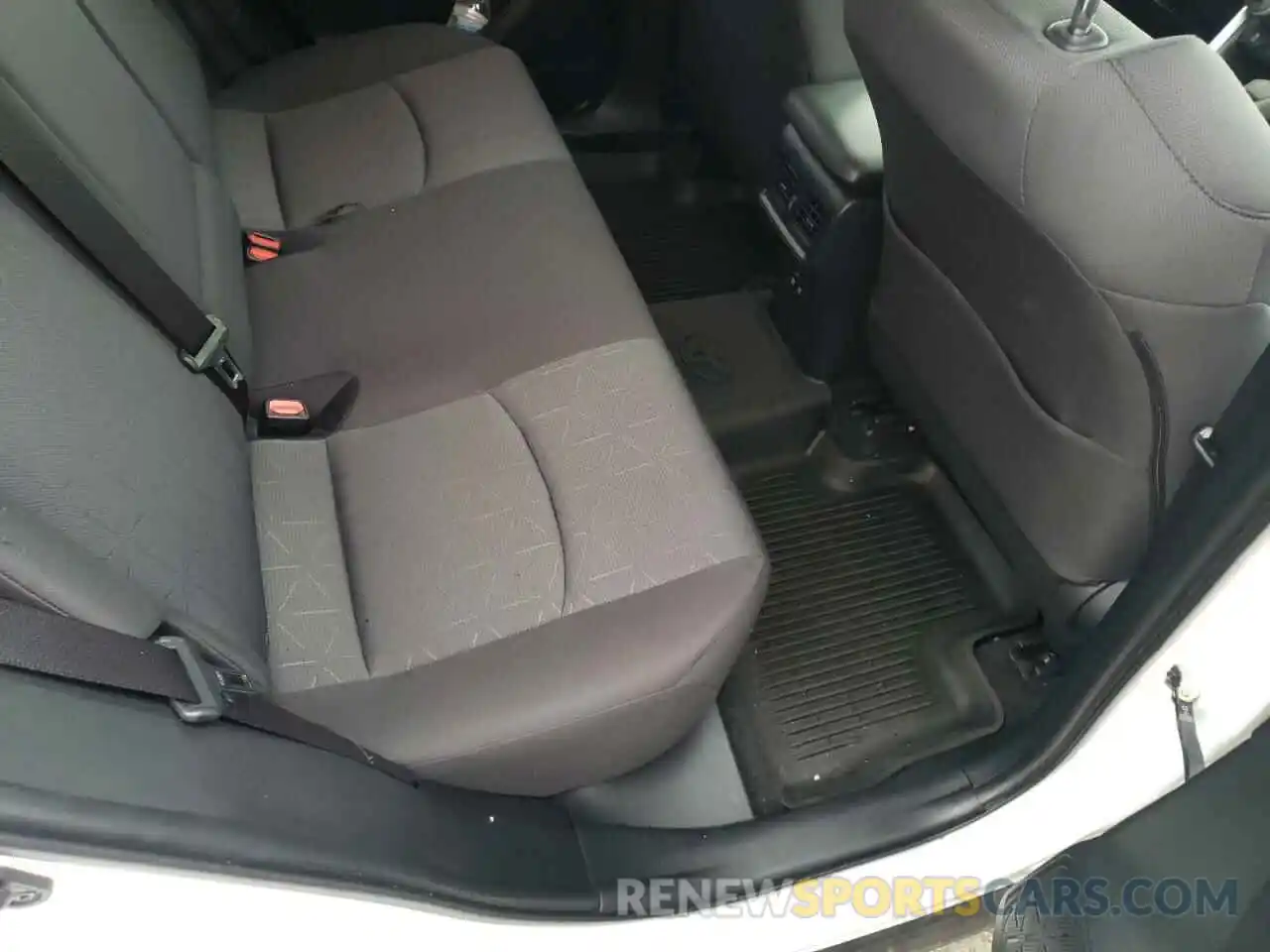 6 Photograph of a damaged car JTMP1RFVXKD008167 TOYOTA RAV4 2019