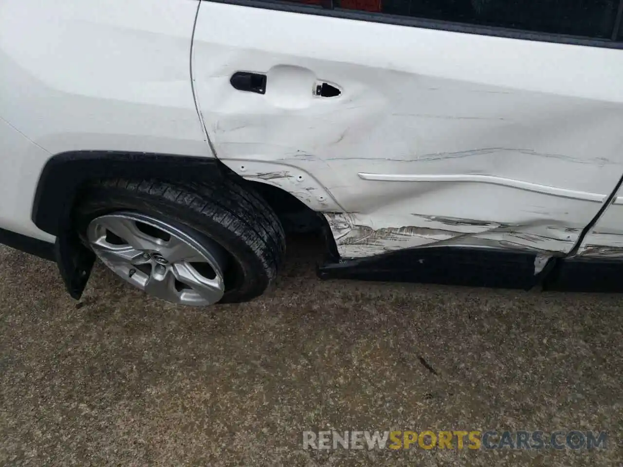 9 Photograph of a damaged car JTMP1RFVXKD008167 TOYOTA RAV4 2019