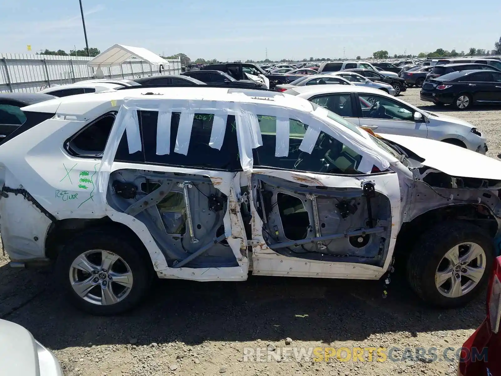 9 Photograph of a damaged car JTMP1RFVXKD011473 TOYOTA RAV4 2019