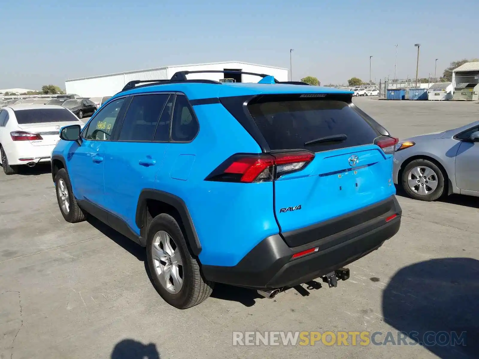 3 Фотография поврежденного автомобиля JTMP1RFVXKD014728 TOYOTA RAV4 2019