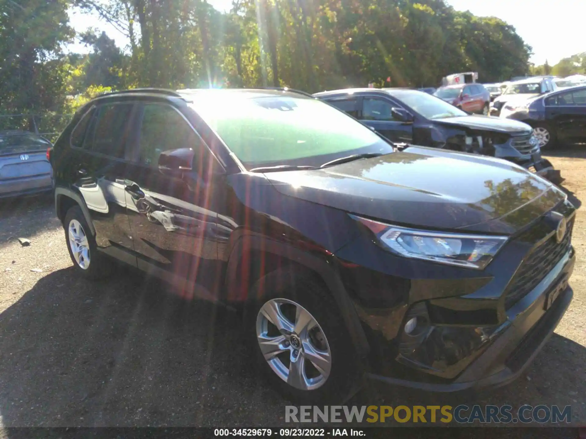 1 Photograph of a damaged car JTMP1RFVXKD016284 TOYOTA RAV4 2019