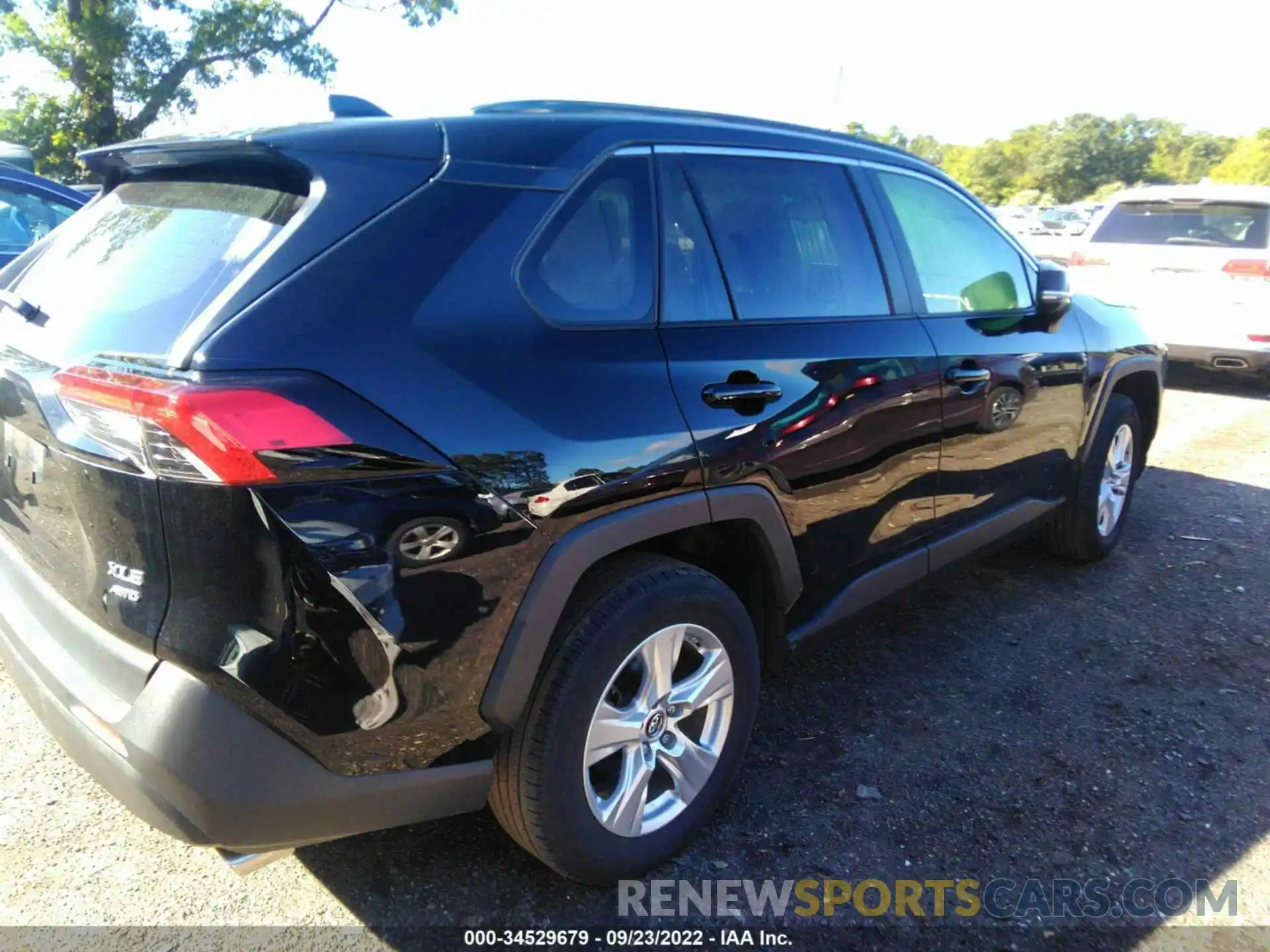 4 Photograph of a damaged car JTMP1RFVXKD016284 TOYOTA RAV4 2019