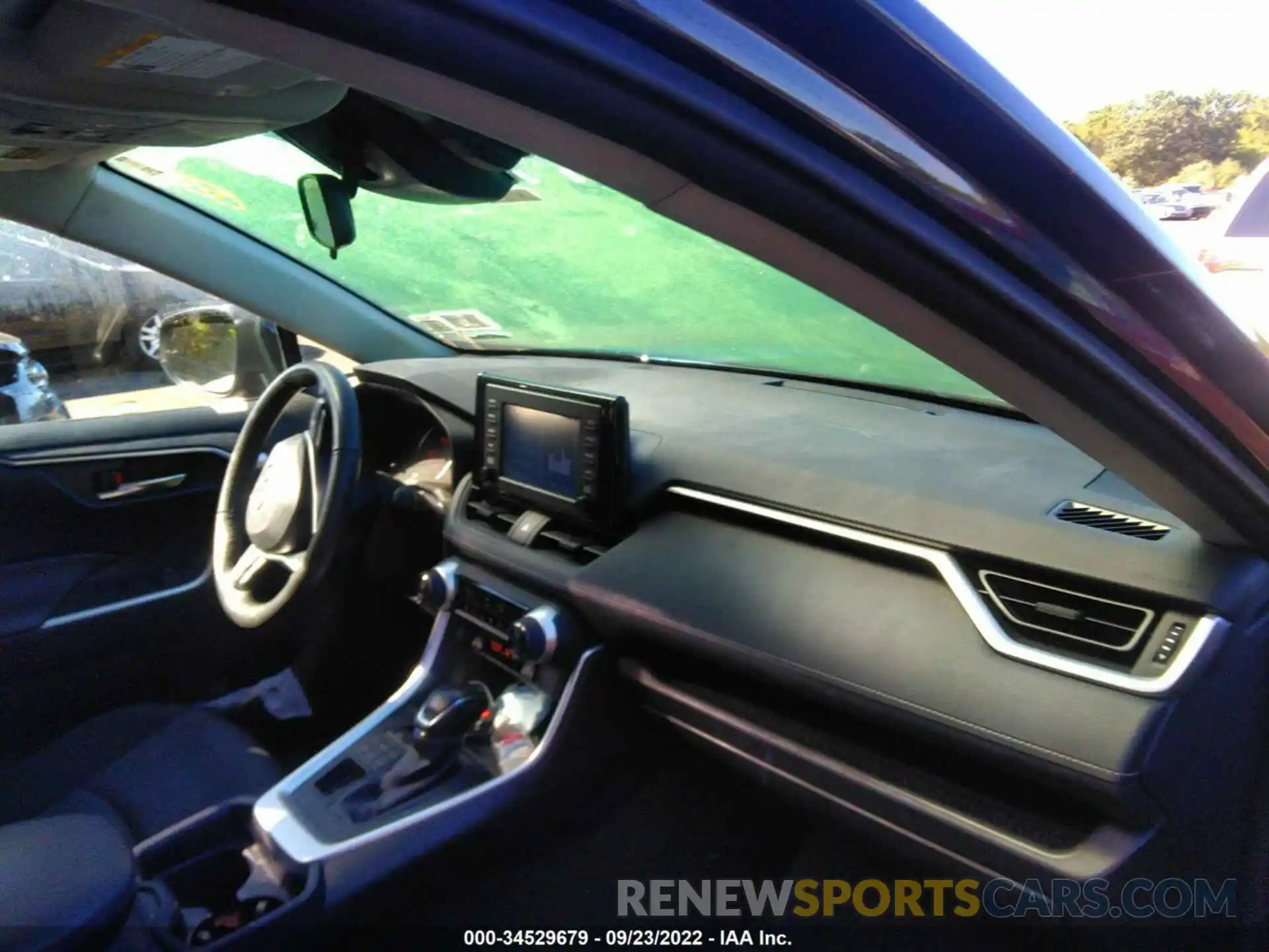 5 Photograph of a damaged car JTMP1RFVXKD016284 TOYOTA RAV4 2019