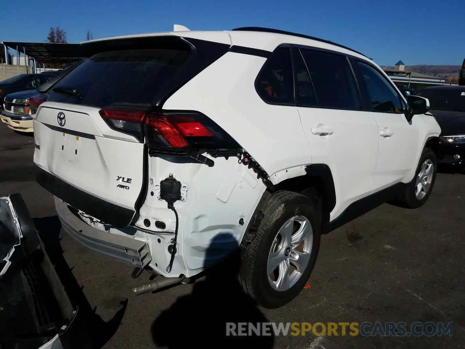 4 Photograph of a damaged car JTMP1RFVXKD025468 TOYOTA RAV4 2019